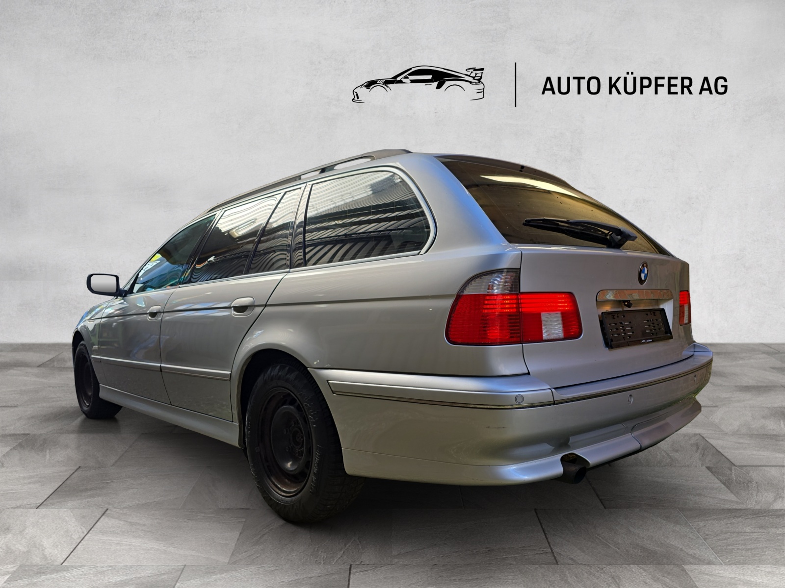 BMW 520i Touring Exclusive Edition (Für Projektfahrzeug o. Export)-image-3