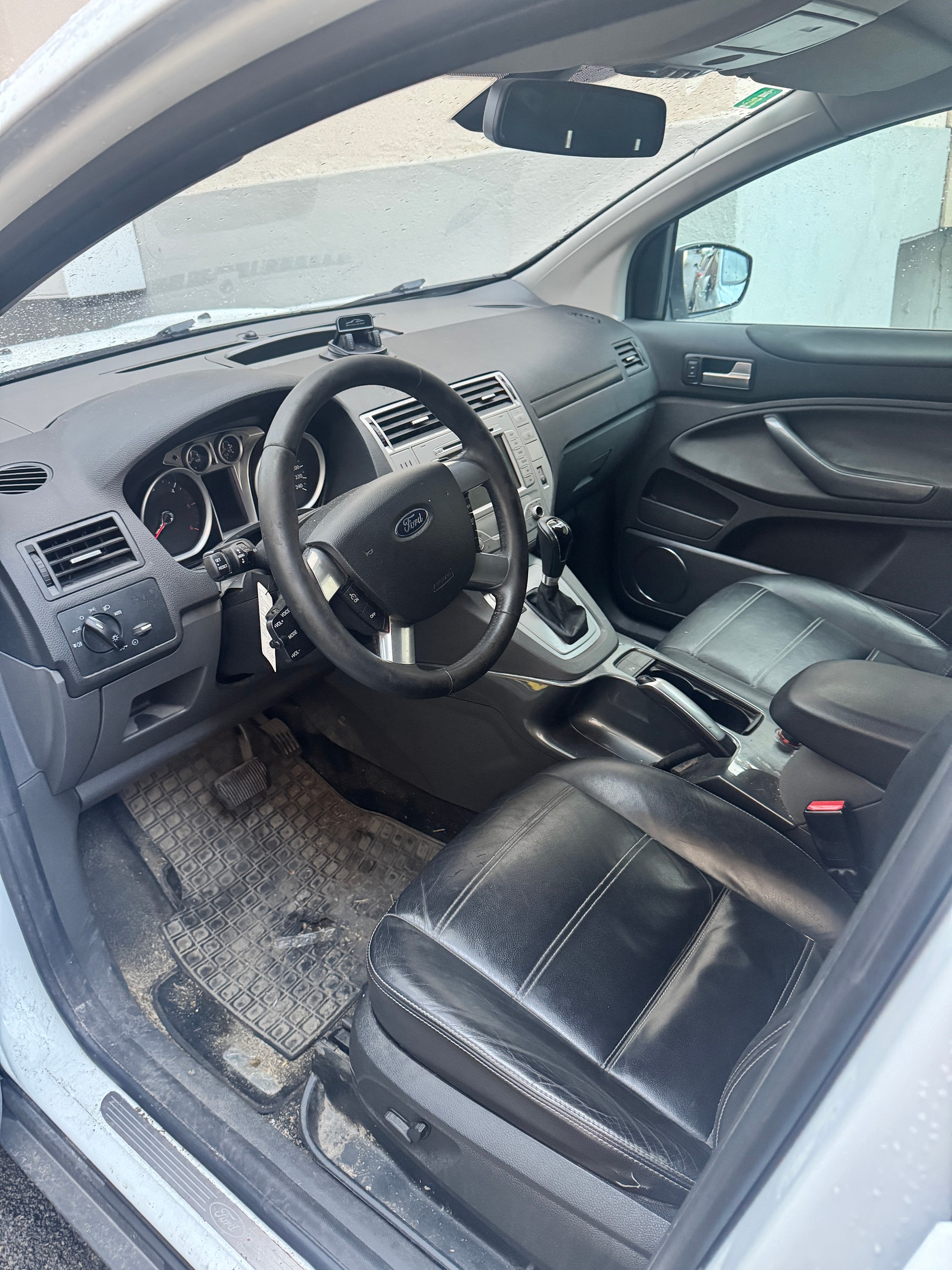 FORD Kuga 2.0 TDCi Titanium S 4WD PowerShift-image-2