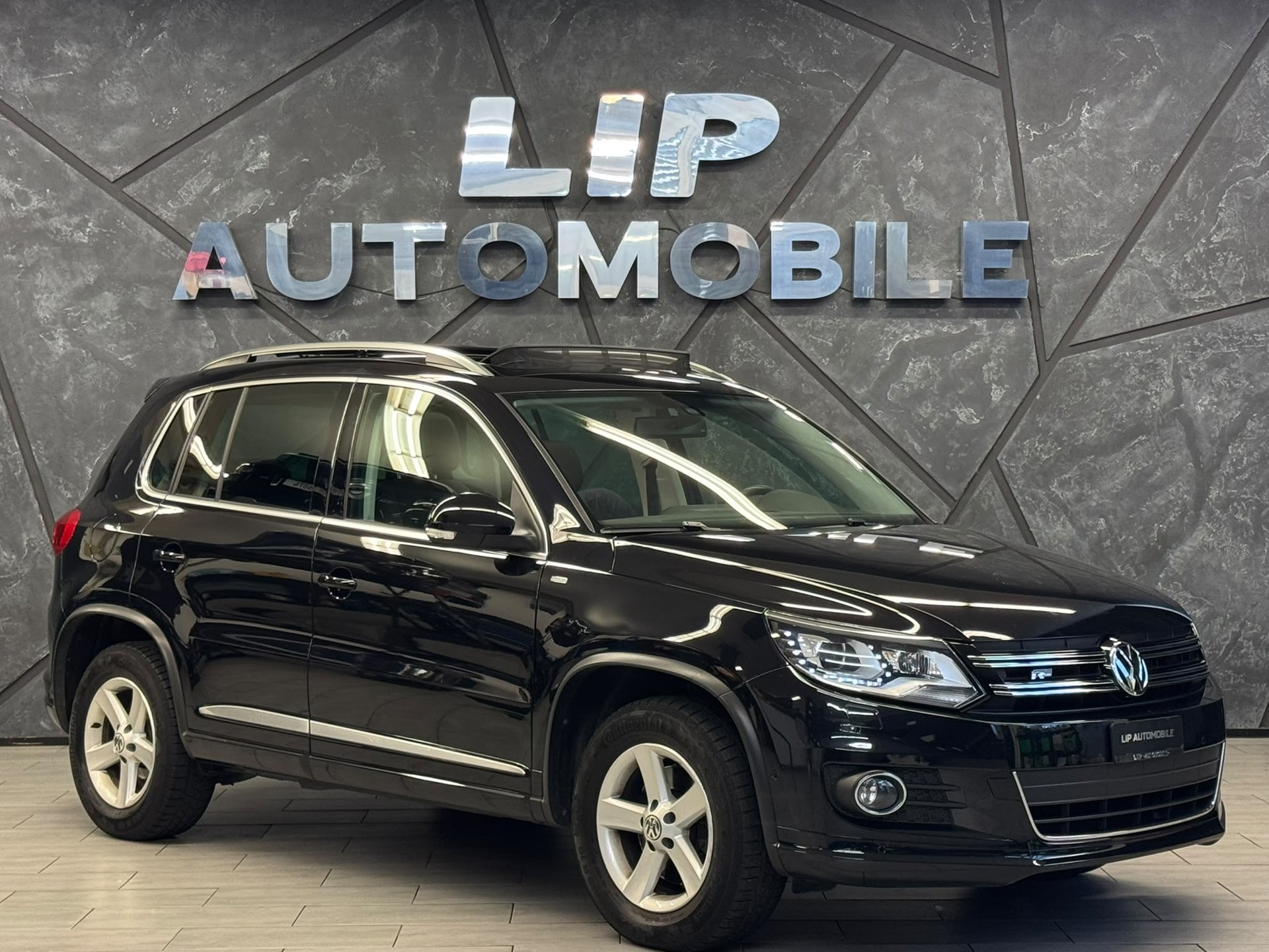 VW Tiguan 2.0 TSI Sport&Style 4Motion DSG R-Line-image-2
