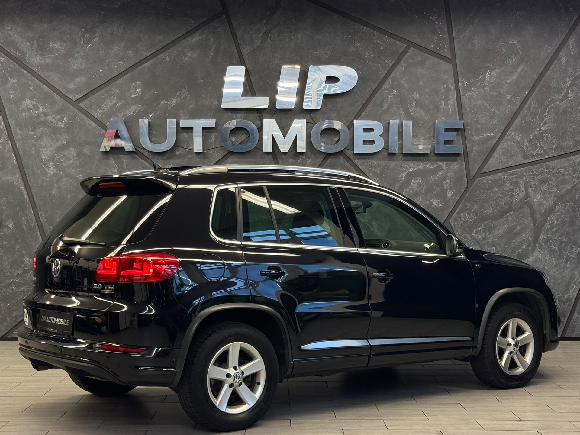 VW Tiguan 2.0 TSI Sport&Style 4Motion DSG R-Line-image-6