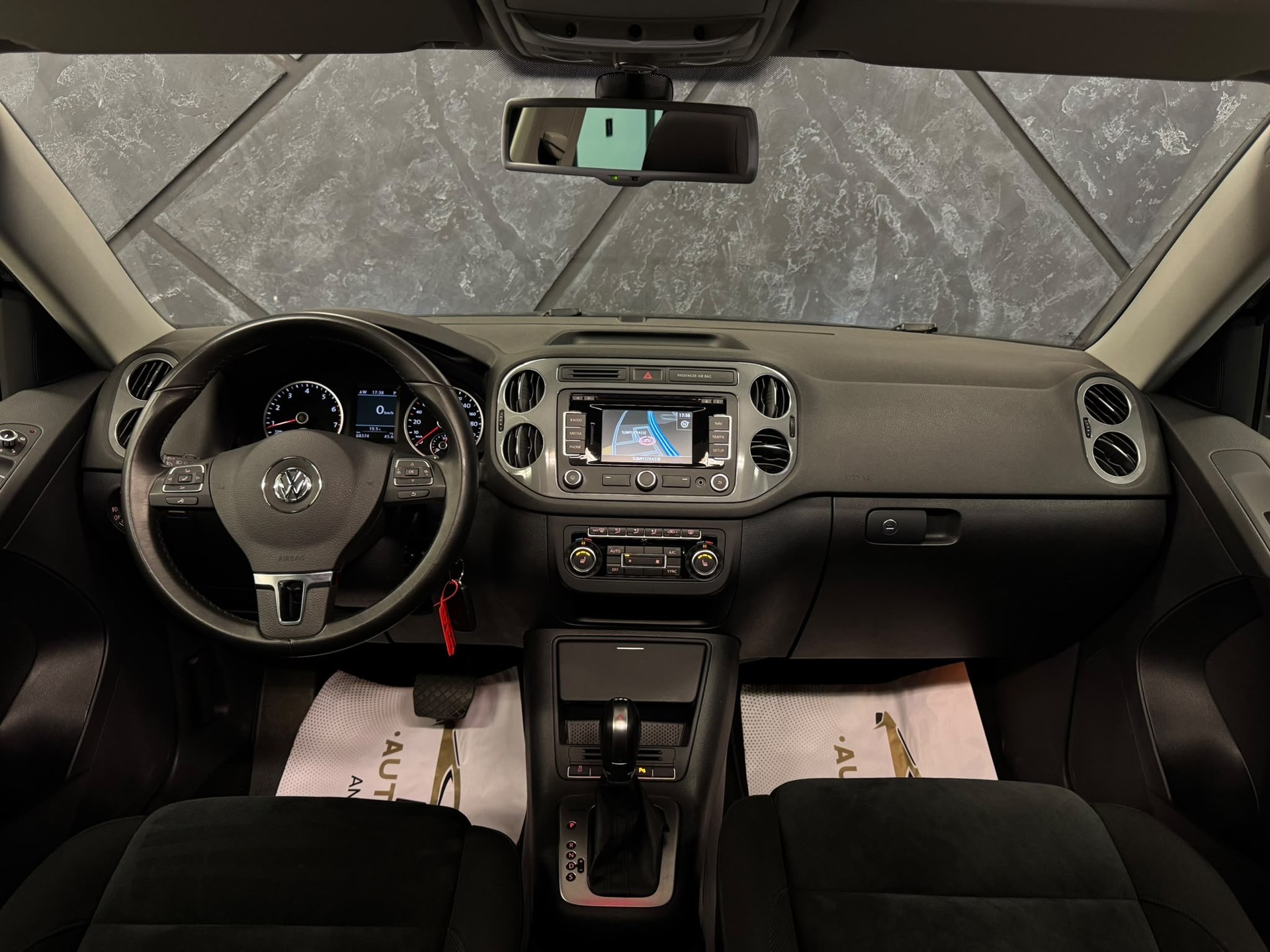 VW Tiguan 2.0 TSI Sport&Style 4Motion DSG R-Line-image-8