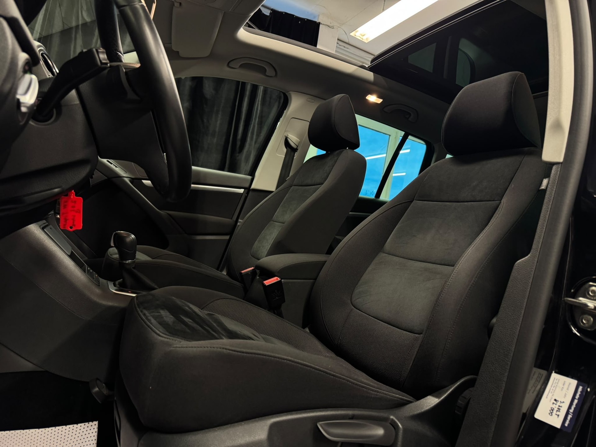 VW Tiguan 2.0 TSI Sport&Style 4Motion DSG R-Line-image-12