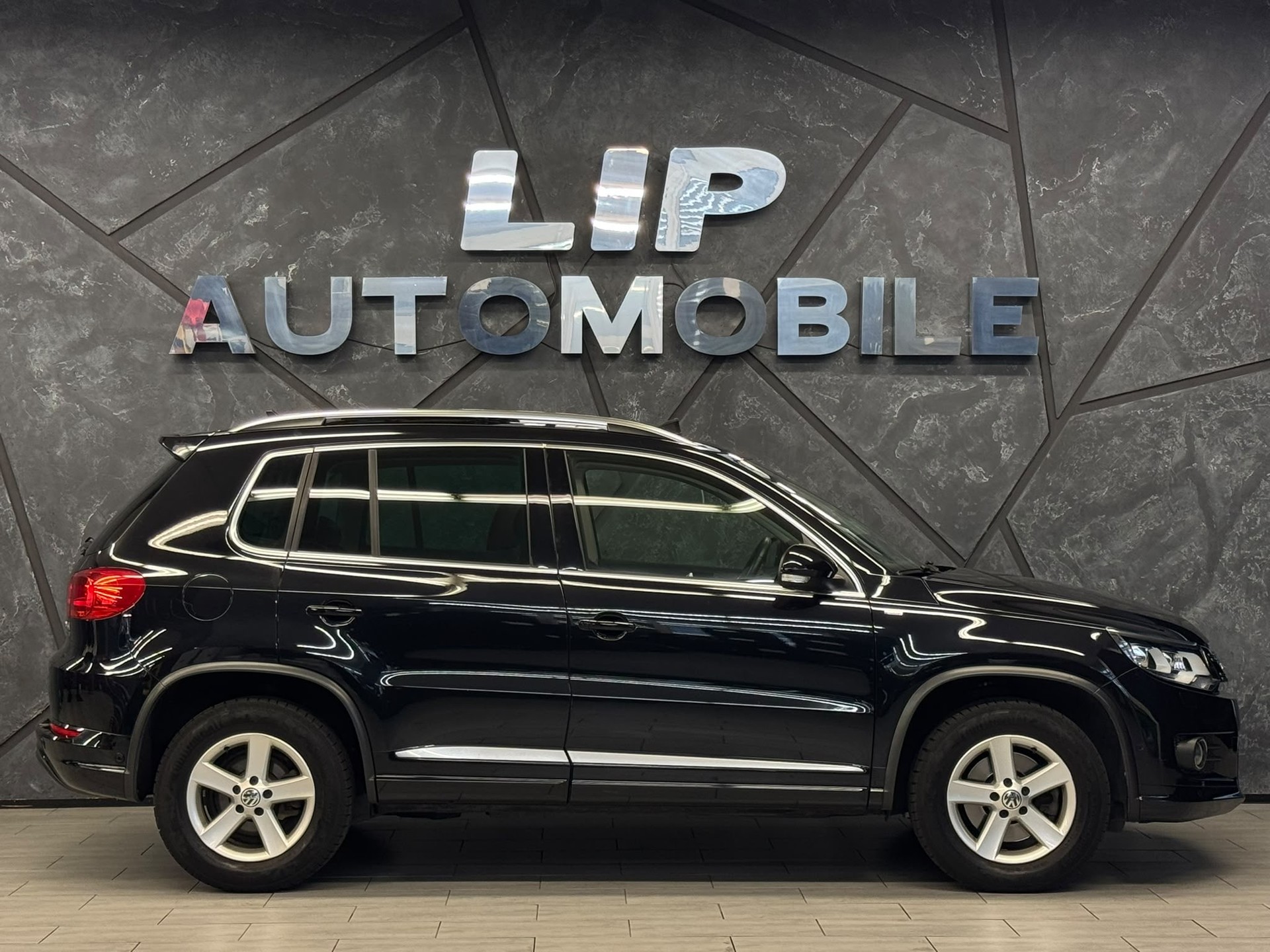 VW Tiguan 2.0 TSI Sport&Style 4Motion DSG R-Line-image-3
