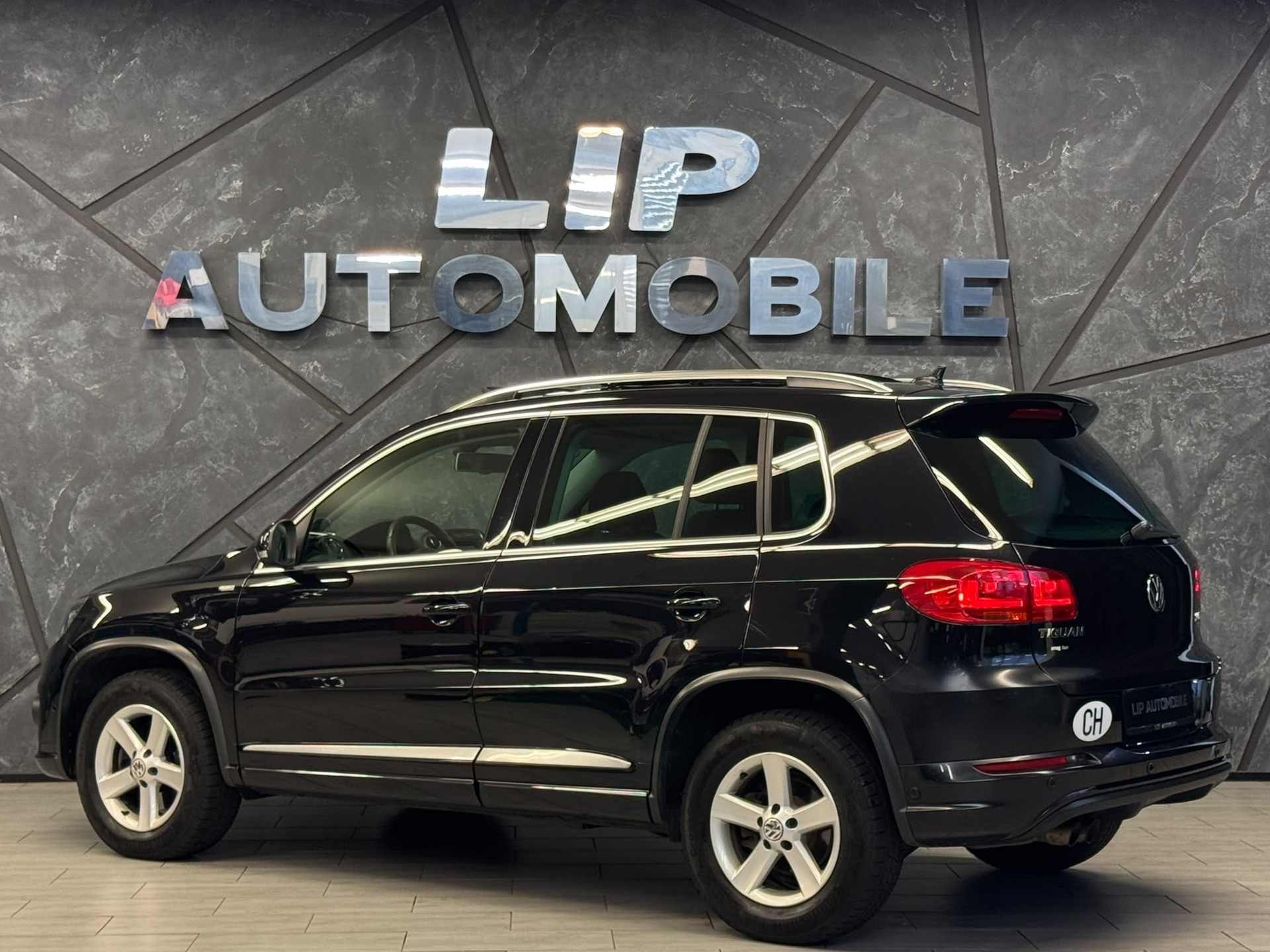 VW Tiguan 2.0 TSI Sport&Style 4Motion DSG R-Line-image-7