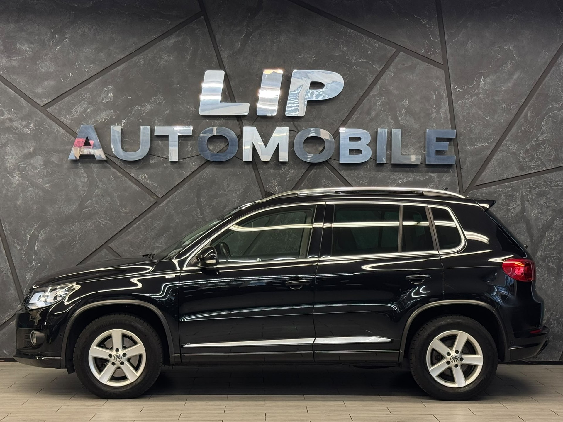 VW Tiguan 2.0 TSI Sport&Style 4Motion DSG R-Line-image-4