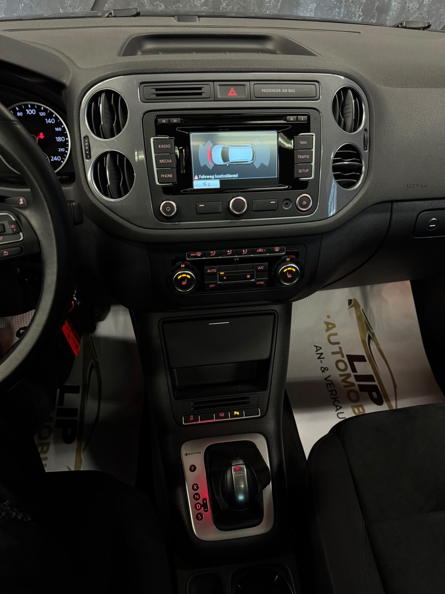 VW Tiguan 2.0 TSI Sport&Style 4Motion DSG R-Line-image-14