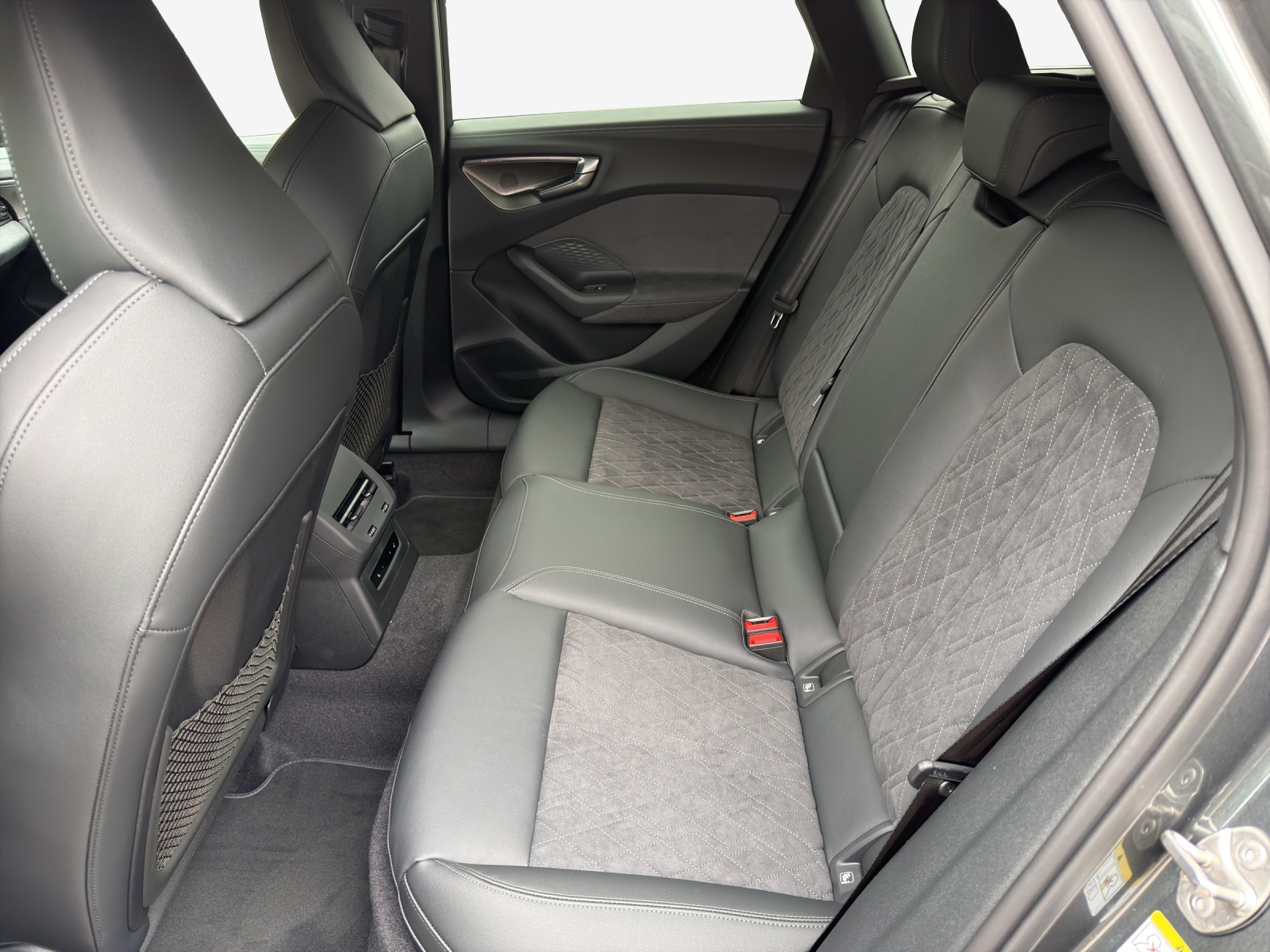 AUDI A5 Avant e-hybrid quattro 270 kW S tronic-image-11