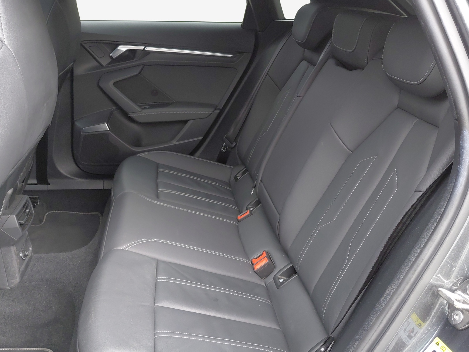 AUDI A3 Sportback 35 TFSI S line Attraction S-tronic-image-11