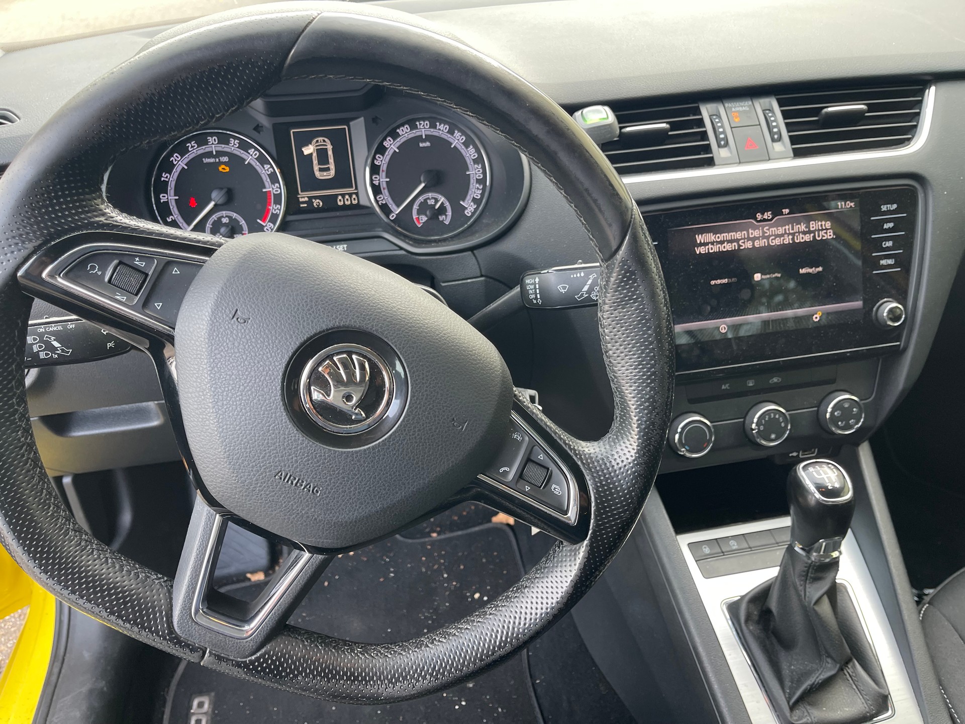 SKODA Octavia Combi 1.6 TDI Active-image-8