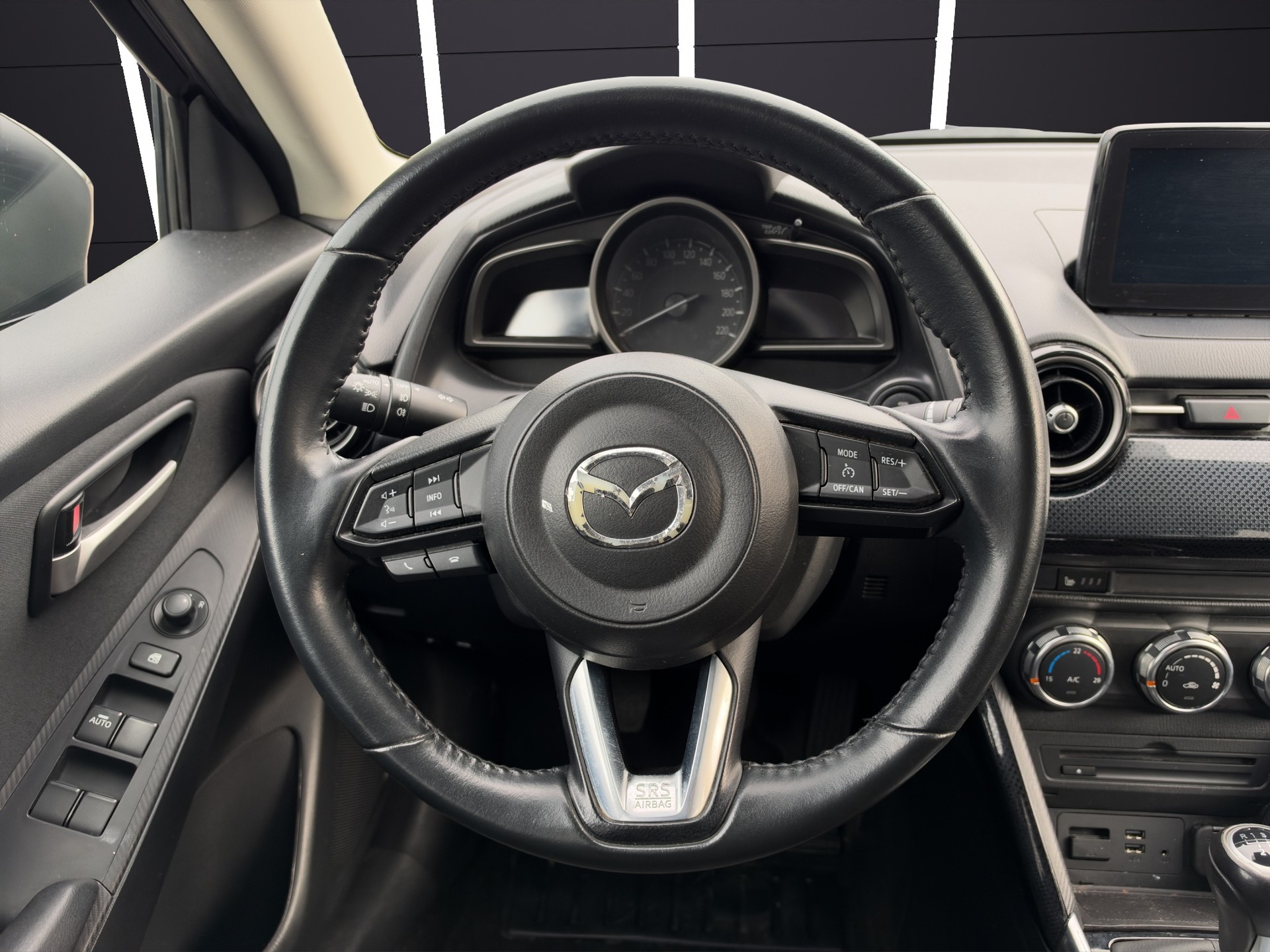 MAZDA 2 SKYACTIV-G 90 Ambition Plus-image-8