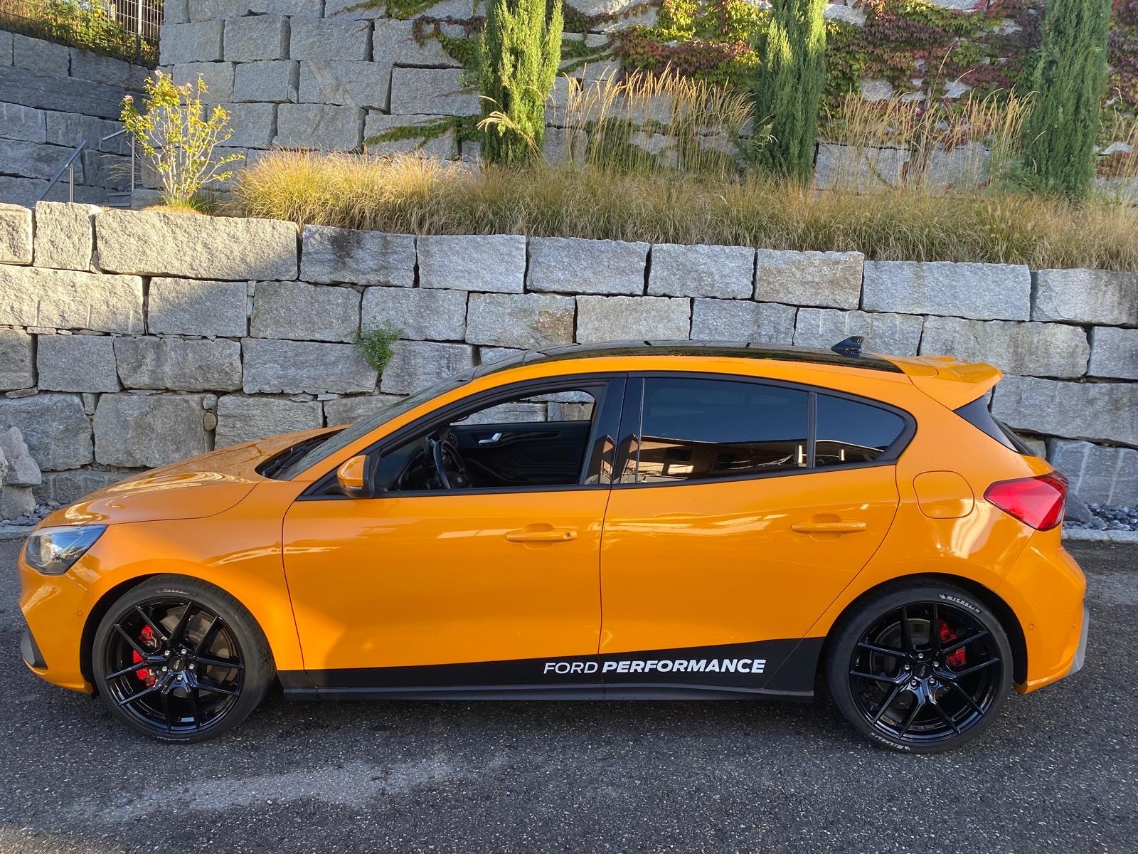 FORD Focus ST 2.3 Styling Paket Automat-image-1