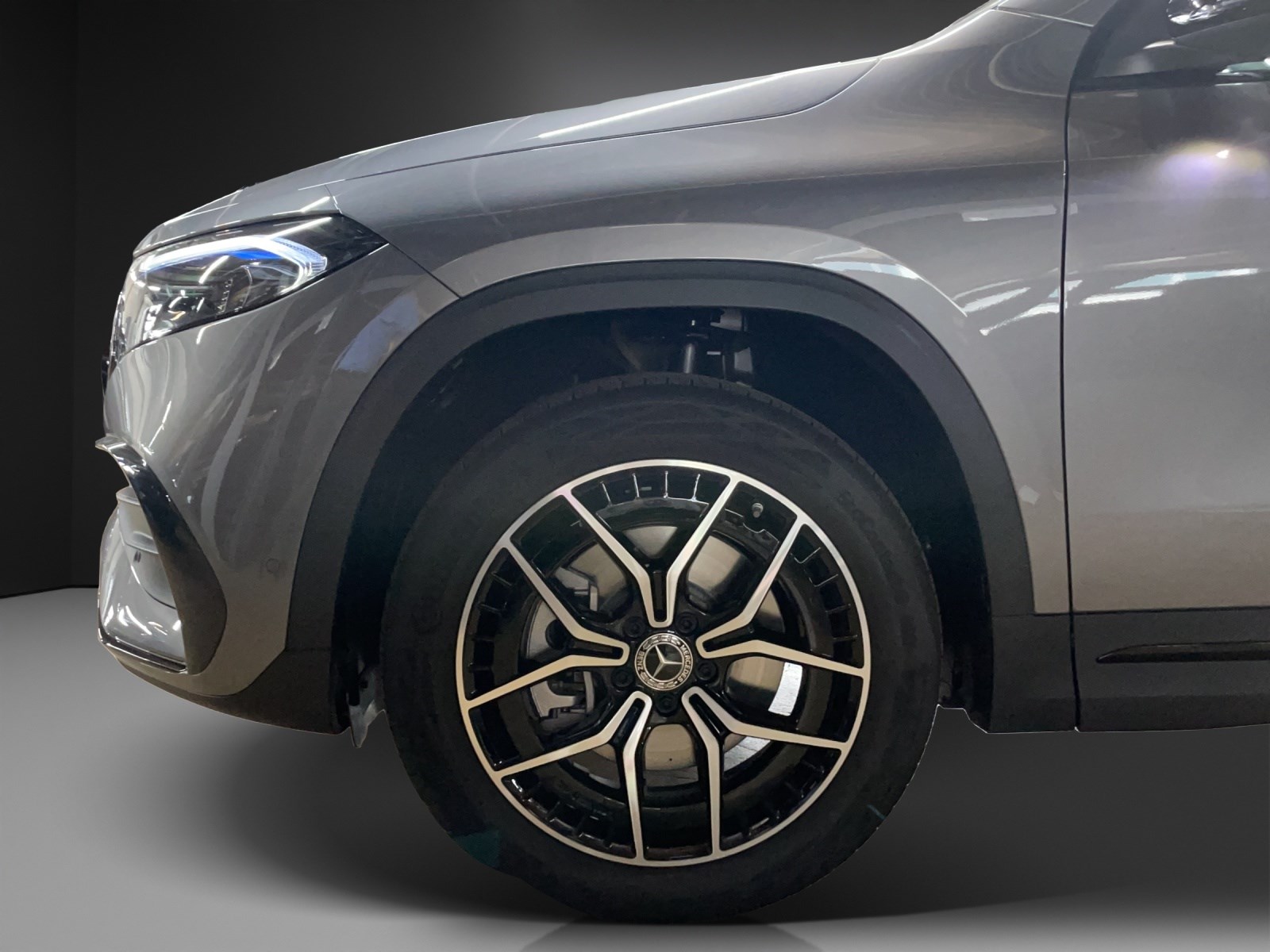 MERCEDES-BENZ EQA 250 AMG Line-image-6