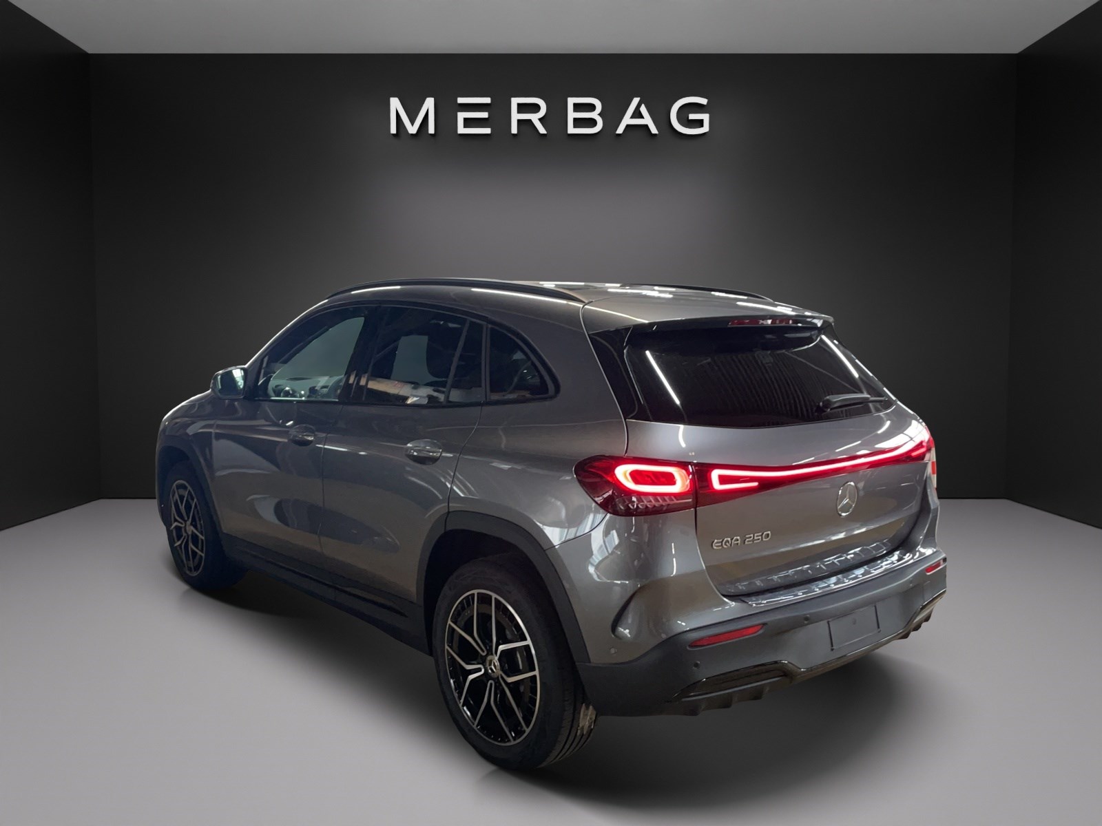 MERCEDES-BENZ EQA 250 AMG Line-image-3