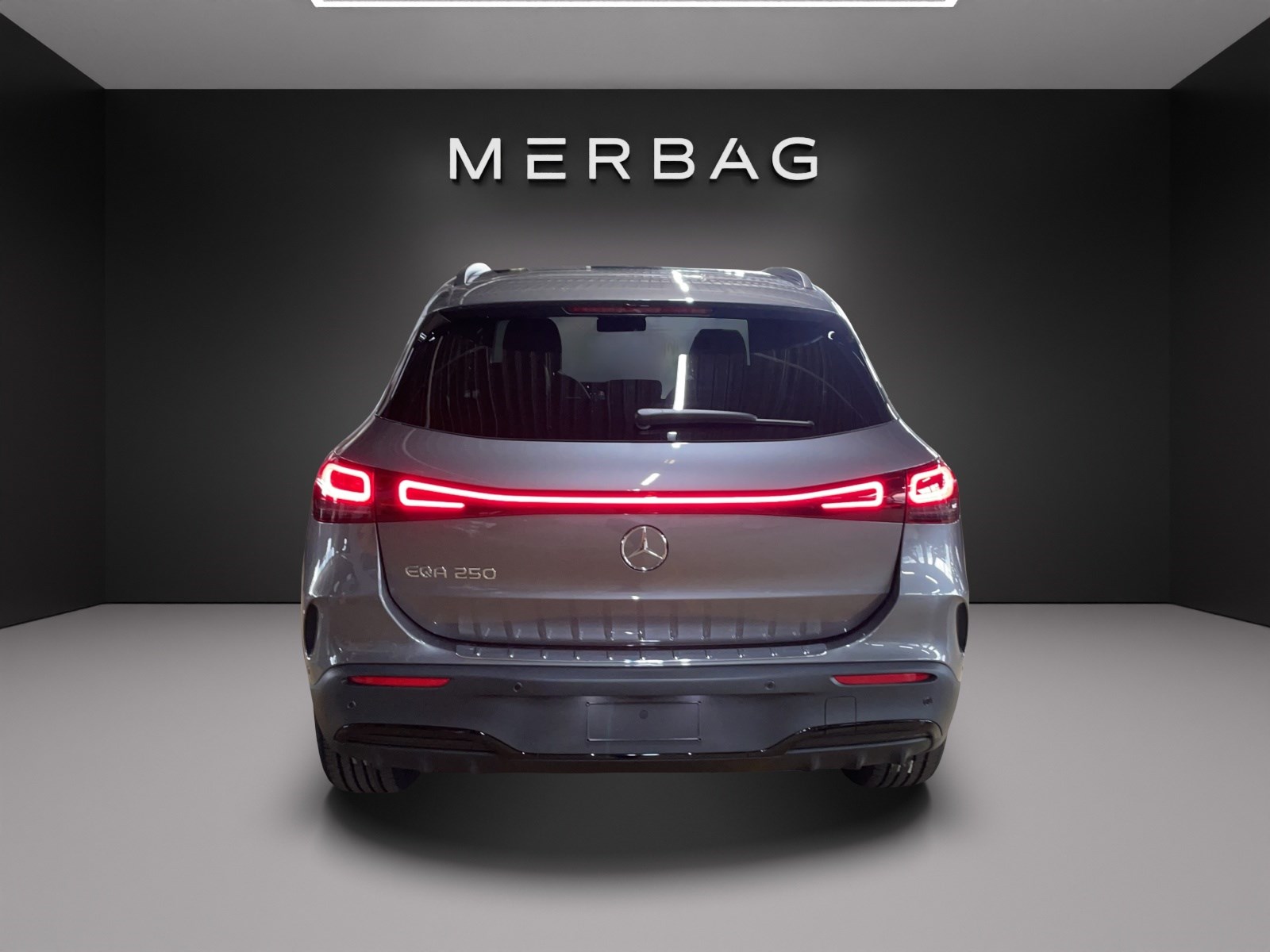 MERCEDES-BENZ EQA 250 AMG Line-image-4