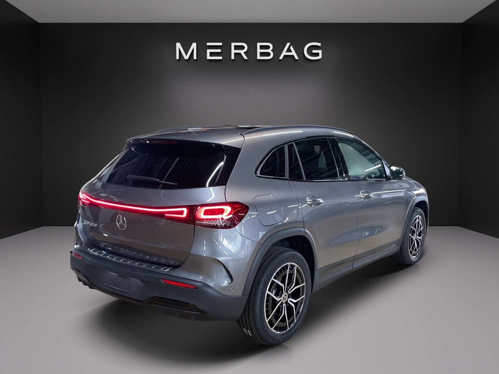 MERCEDES-BENZ EQA 250 AMG Line-image-5