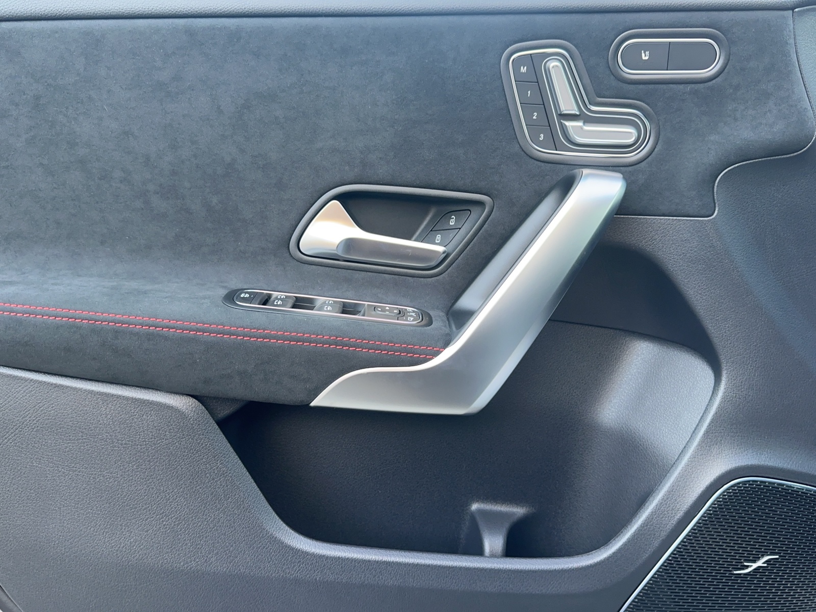 MERCEDES-BENZ A 250 4Matic 8G-DCT-image-12