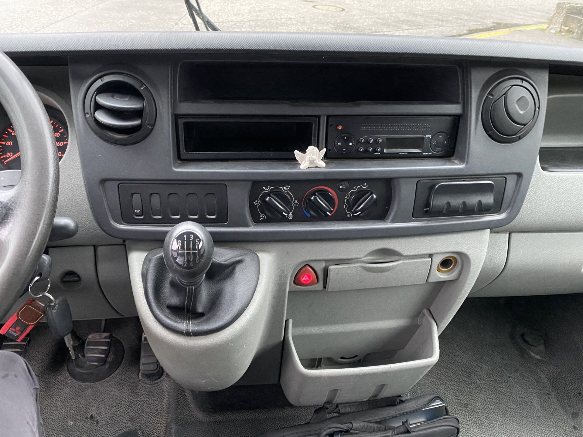 RENAULT Master T35 2.5dCi L2H1-image-10