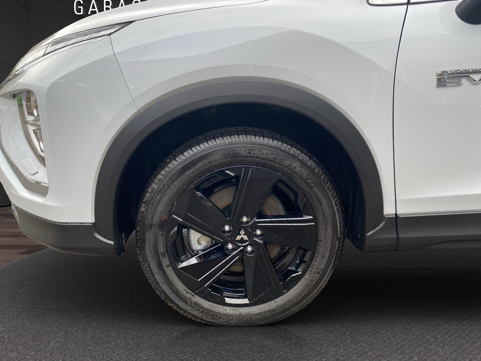 MITSUBISHI Eclipse Cross 2.4 PHEV Blackline 4x4-image-8