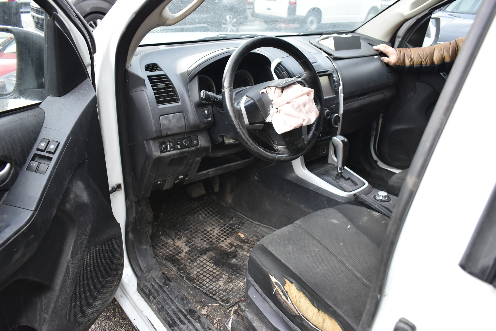 ISUZU D-MAX 1.9 SpaceCab Solar 4x4 A-image-1