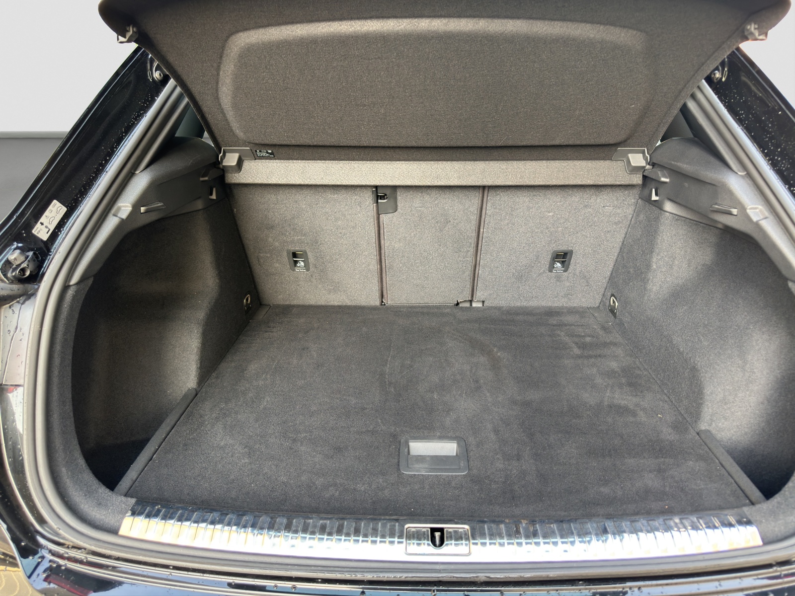 AUDI Q3 45 TFSI S line quattro S-tronic-image-9