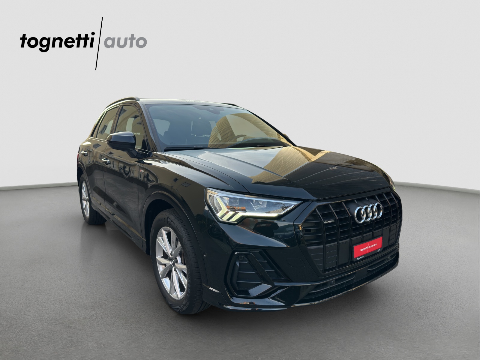 AUDI Q3 45 TFSI S line quattro S-tronic-image-1