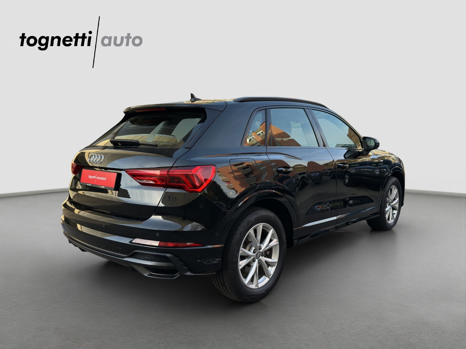 AUDI Q3 45 TFSI S line quattro S-tronic-image-3