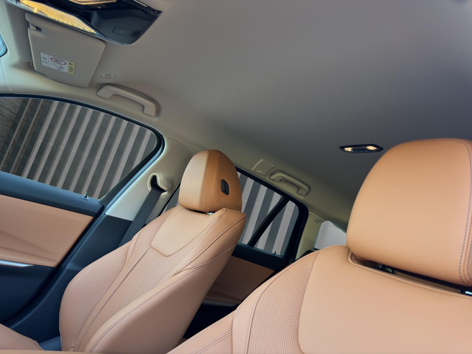 BMW 320d xDrive Touring-image-13