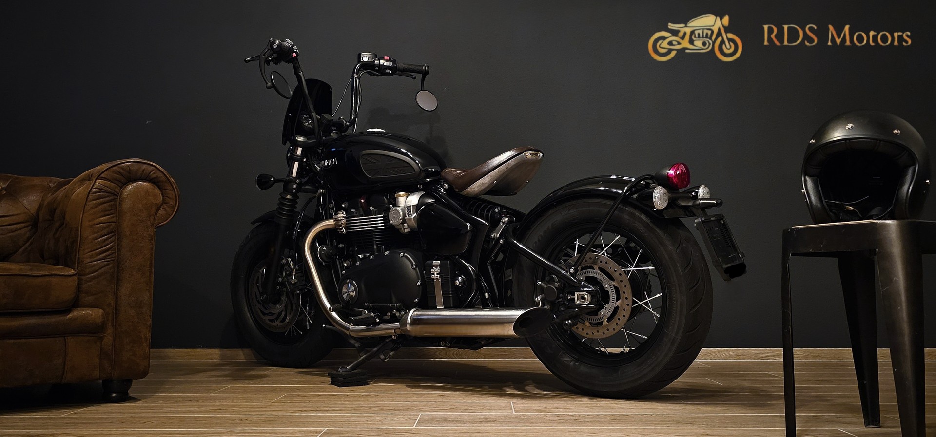 TRIUMPH Bonneville 1200 Bobber Black-image-4