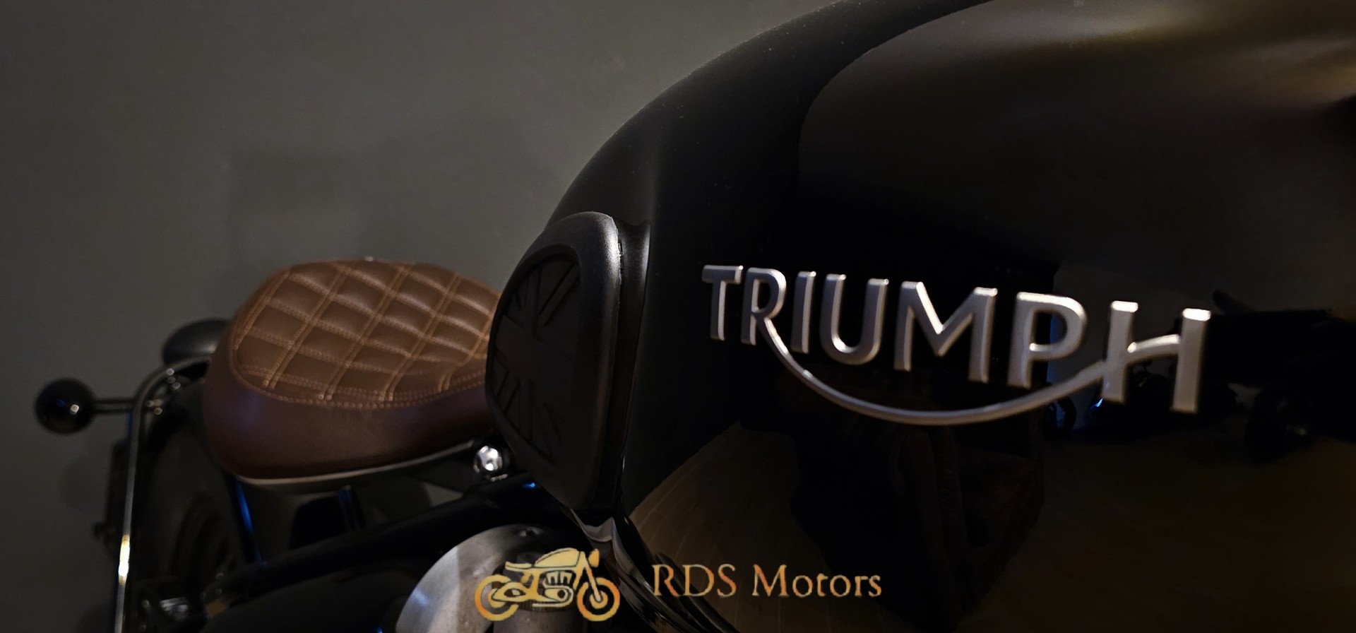 TRIUMPH Bonneville 1200 Bobber Black-image-7