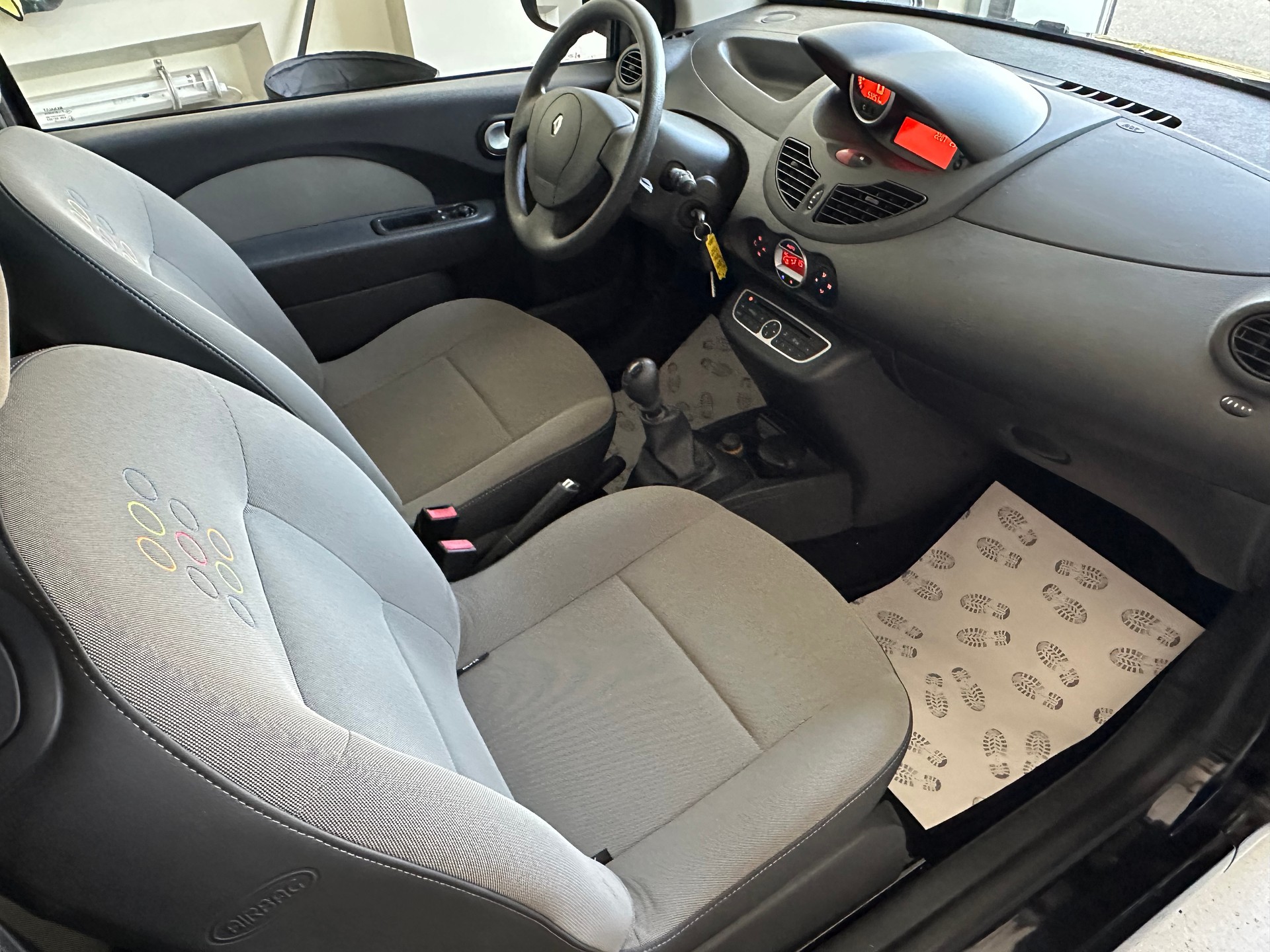 RENAULT Twingo 1.2 Expression-image-11