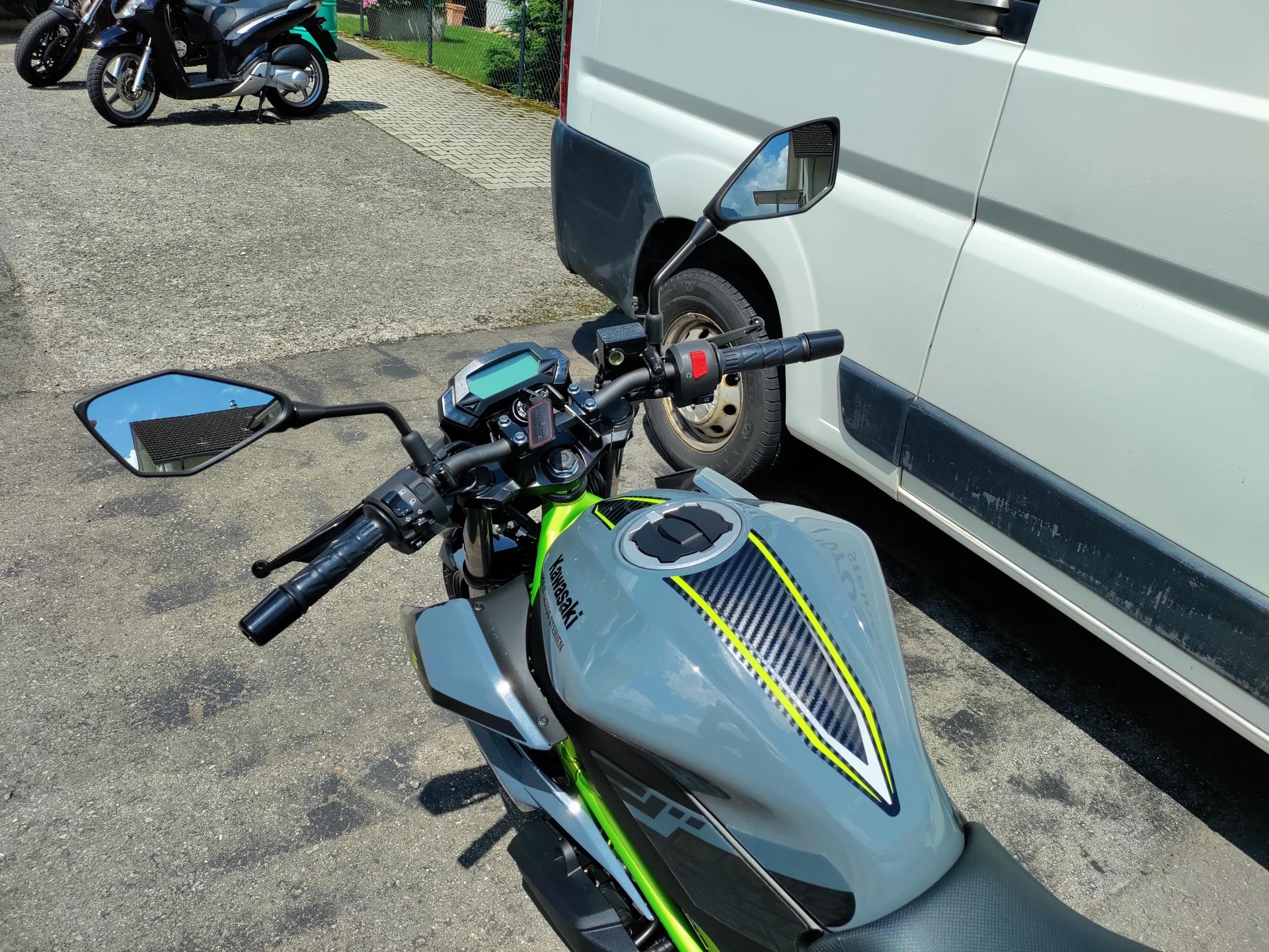 KAWASAKI Z 125-image-3