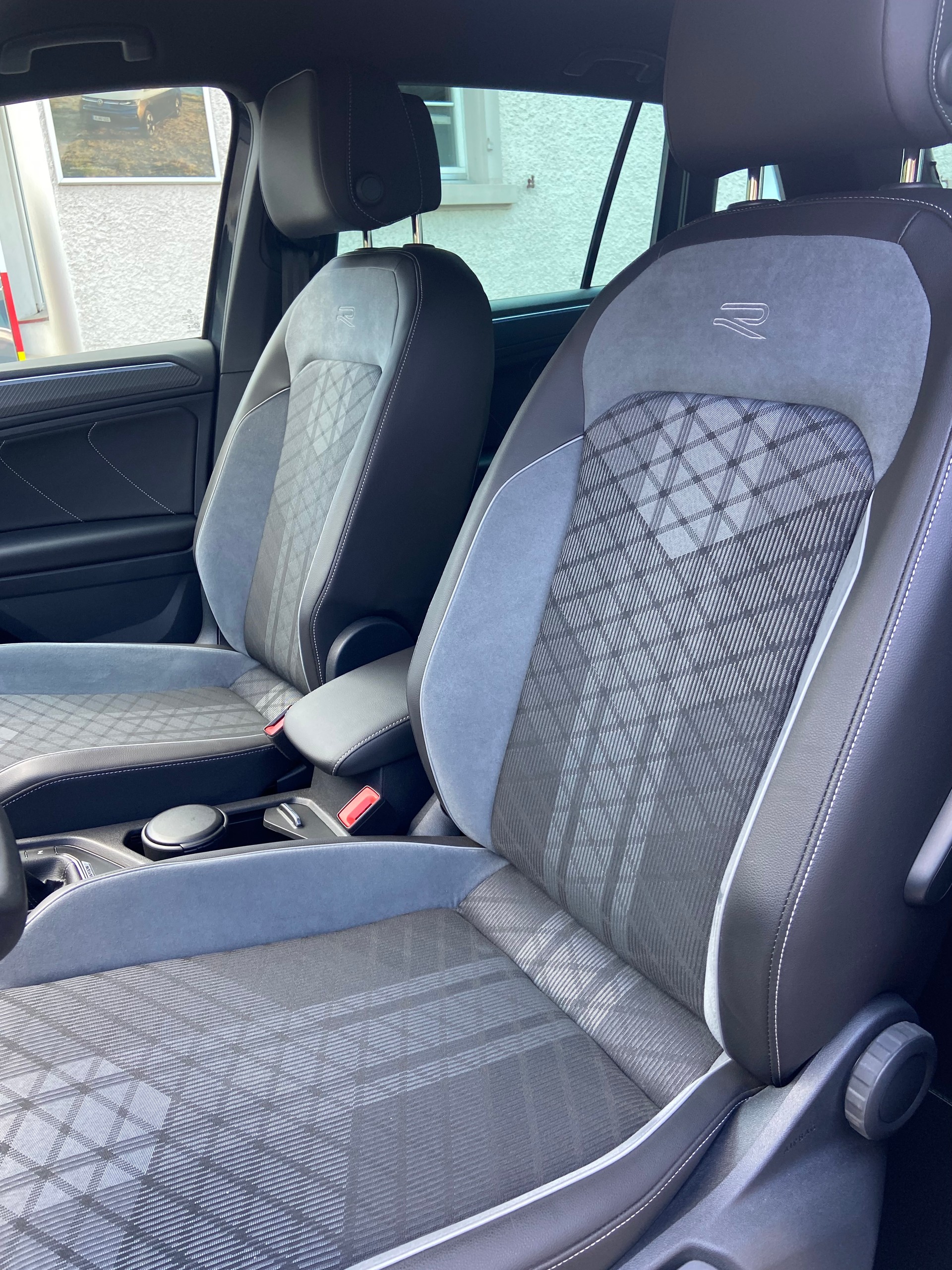 VW Tiguan 2.0TSI R-Line 4Motion DSG-image-10