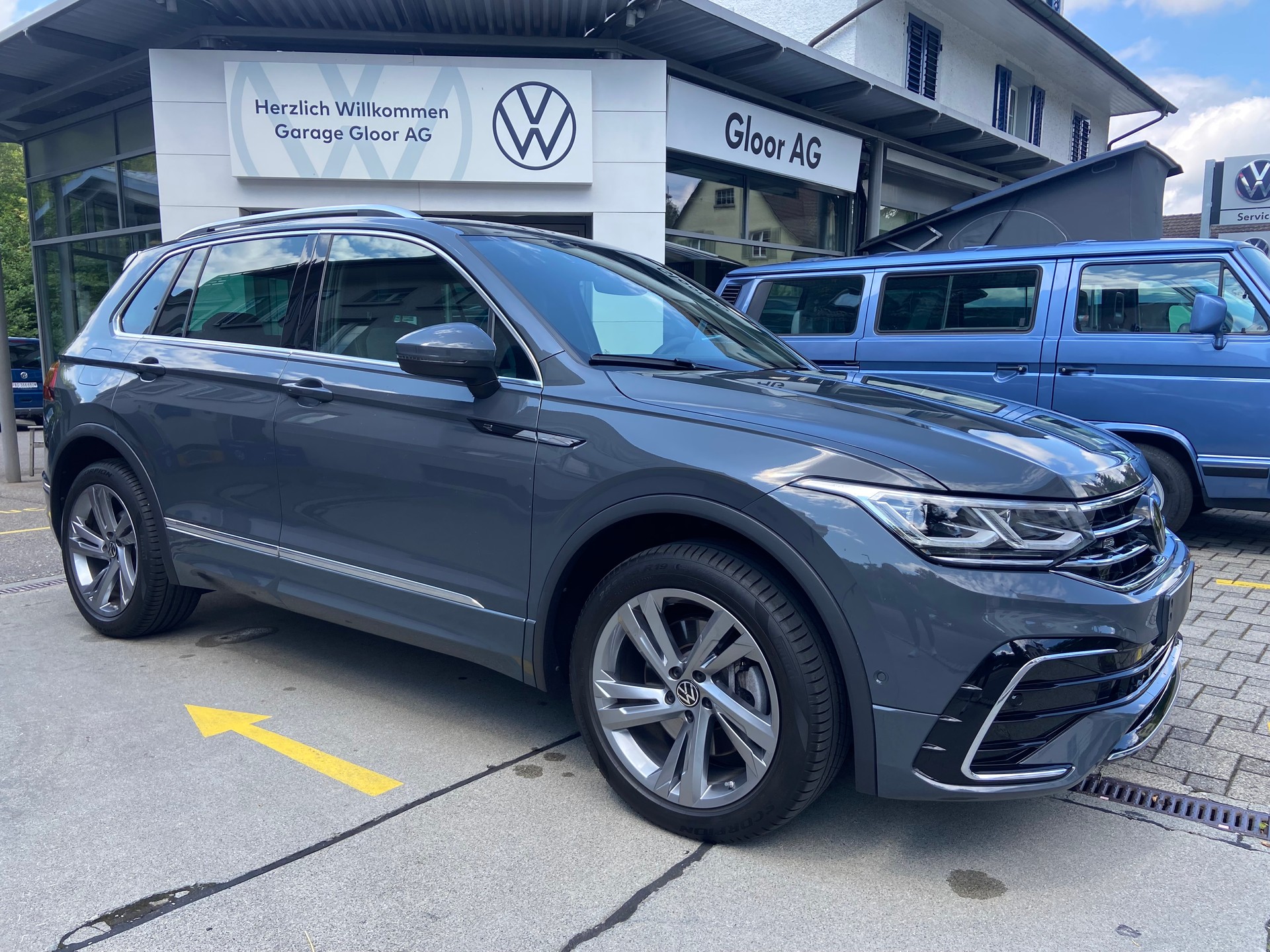 VW Tiguan 2.0TSI R-Line 4Motion DSG-showroom-element-1