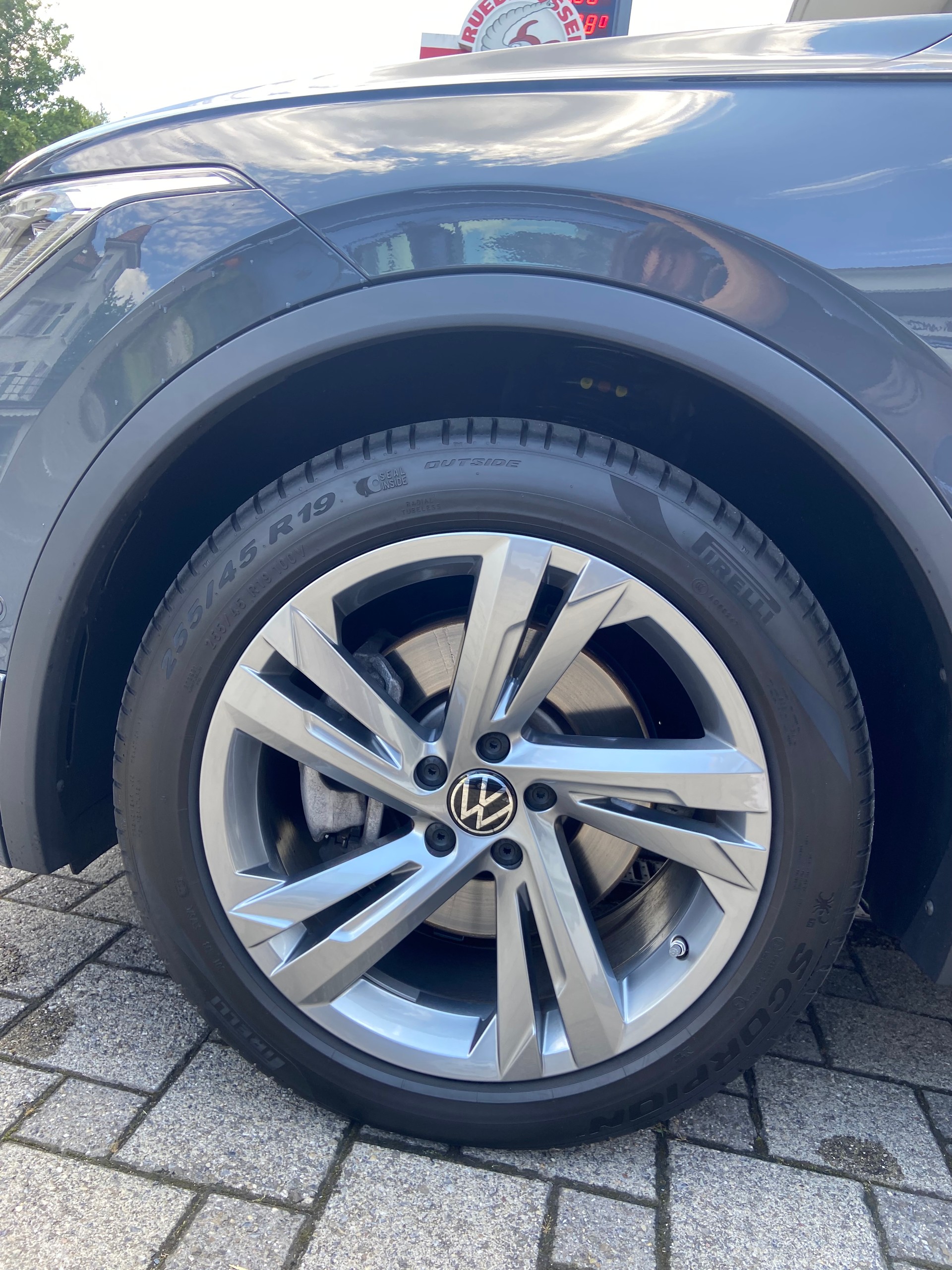 VW Tiguan 2.0TSI R-Line 4Motion DSG-image-6