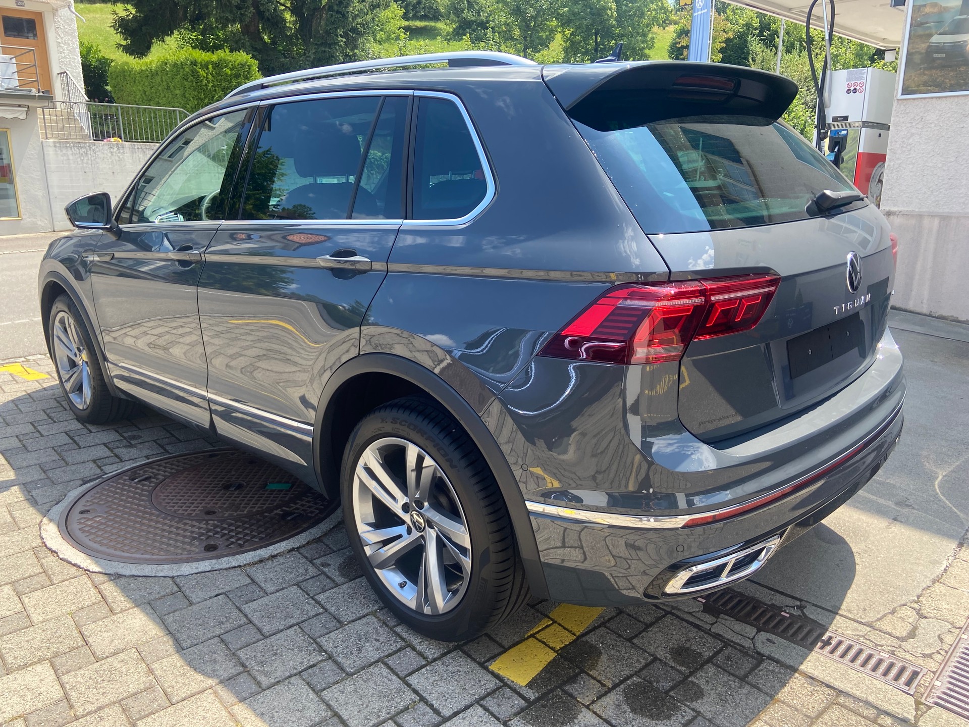 VW Tiguan 2.0TSI R-Line 4Motion DSG-image-4