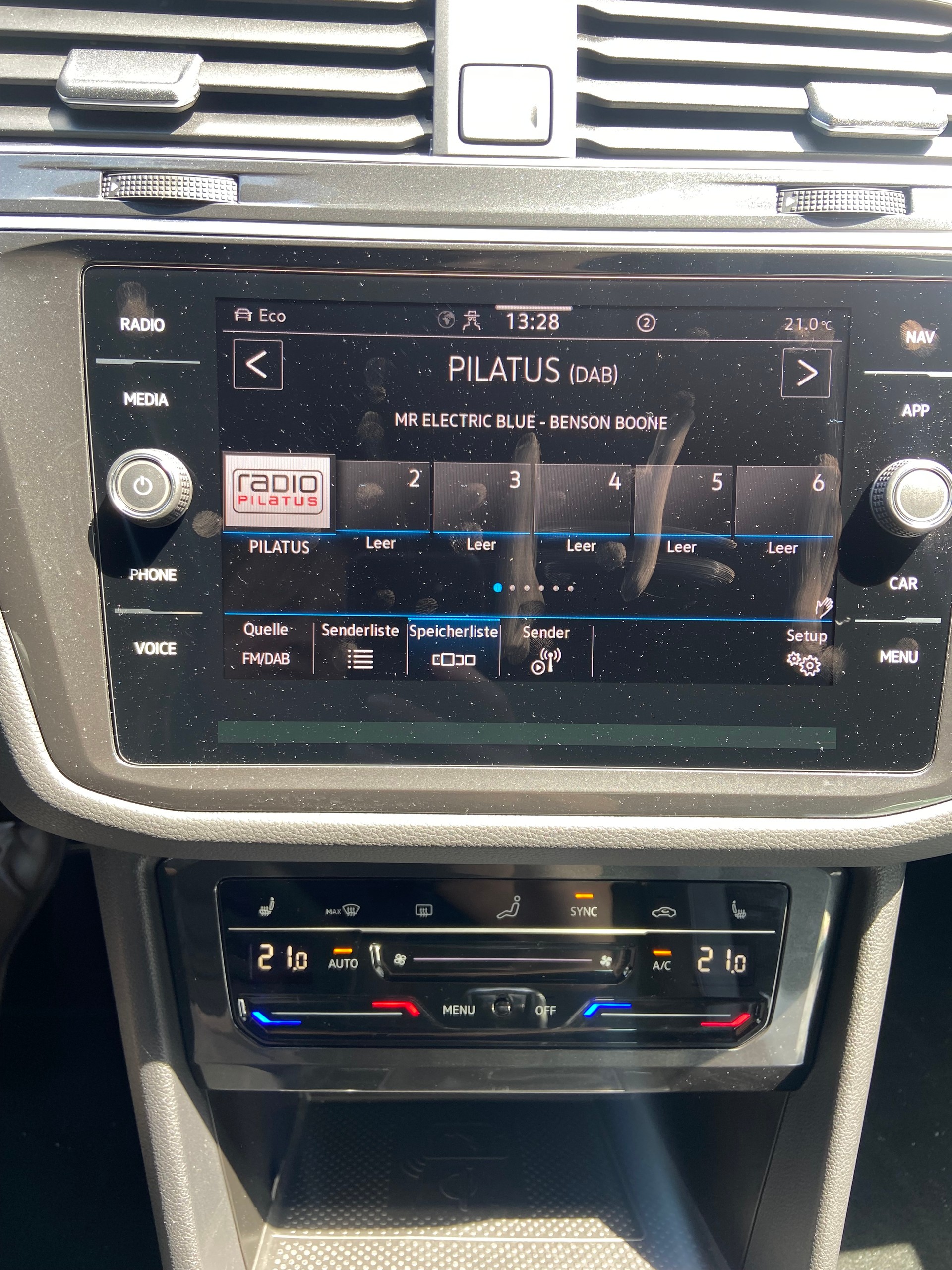 VW Tiguan 2.0TSI R-Line 4Motion DSG-image-13