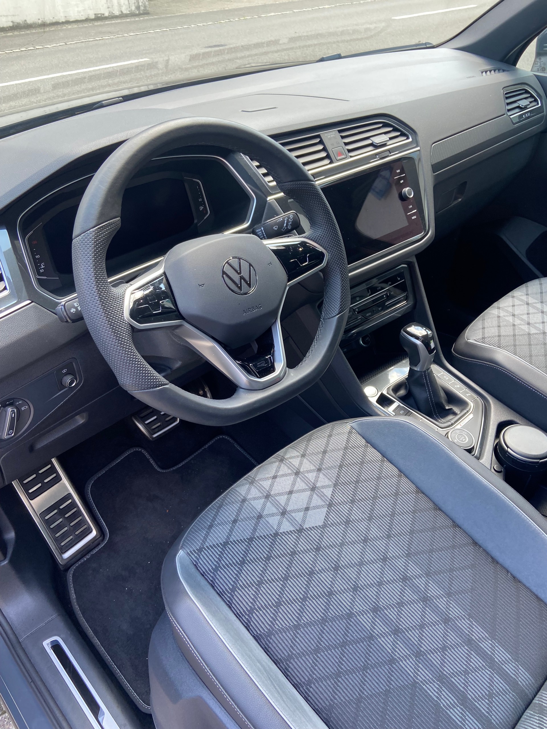 VW Tiguan 2.0TSI R-Line 4Motion DSG-image-8