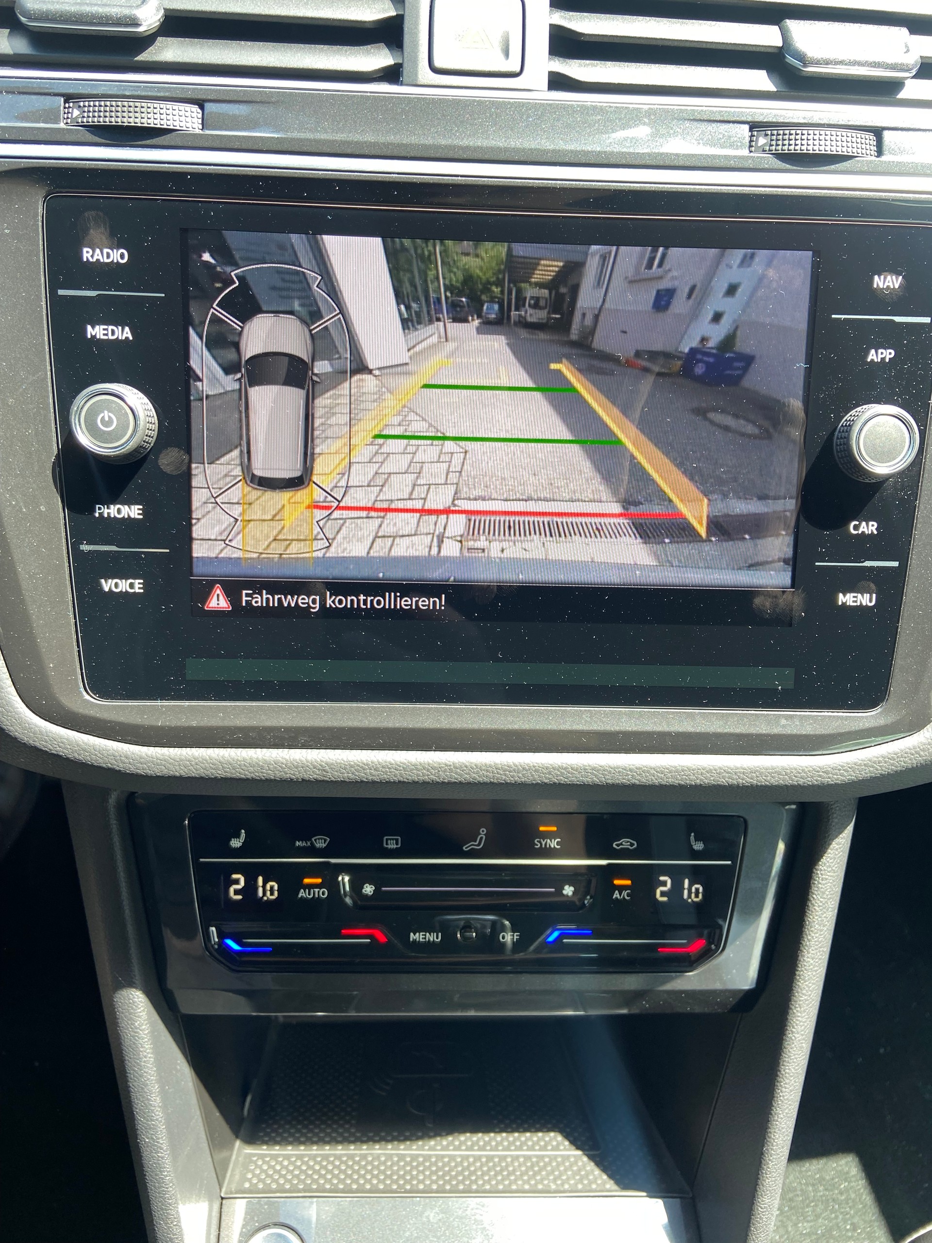 VW Tiguan 2.0TSI R-Line 4Motion DSG-image-11