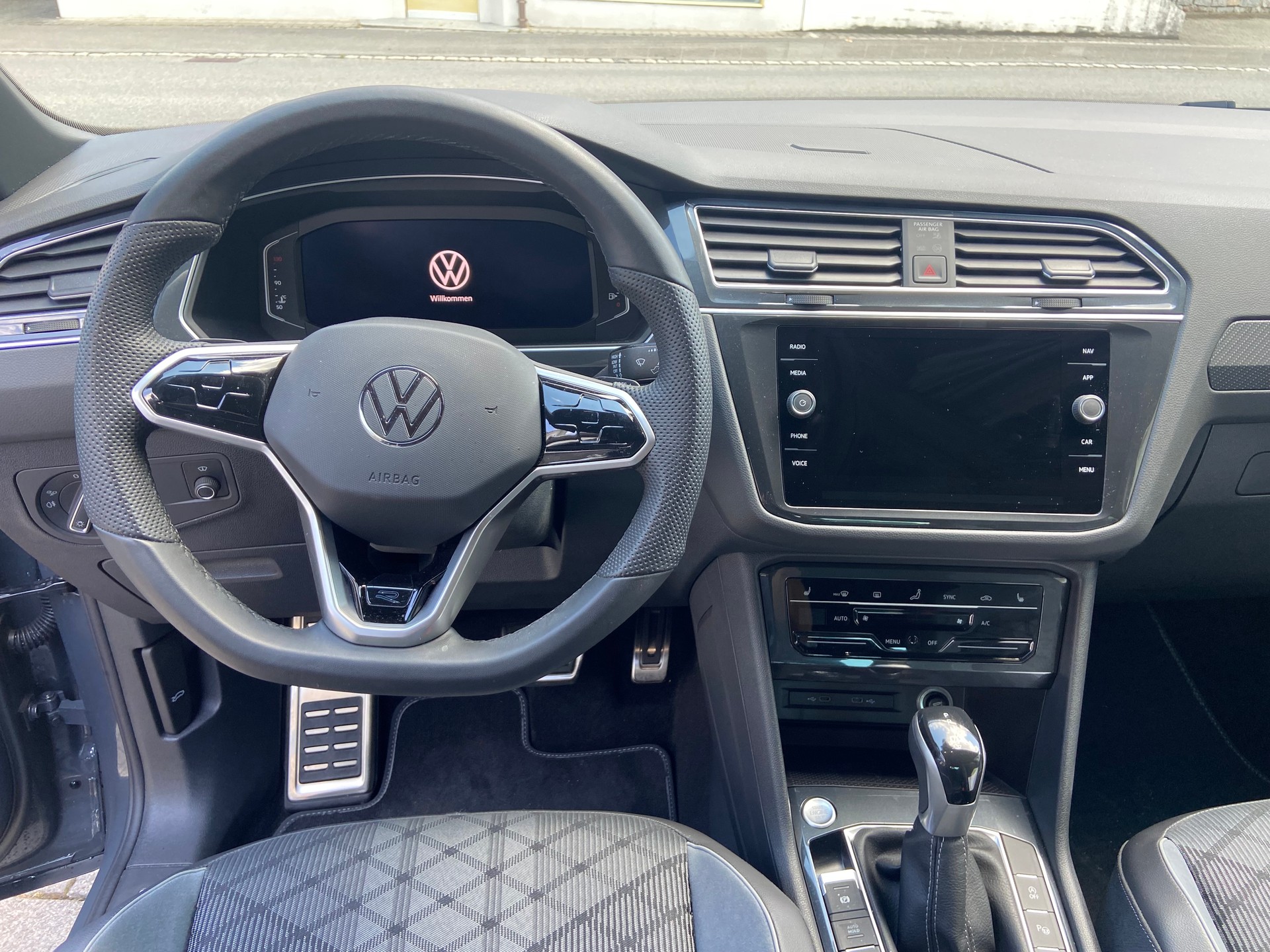 VW Tiguan 2.0TSI R-Line 4Motion DSG-image-7