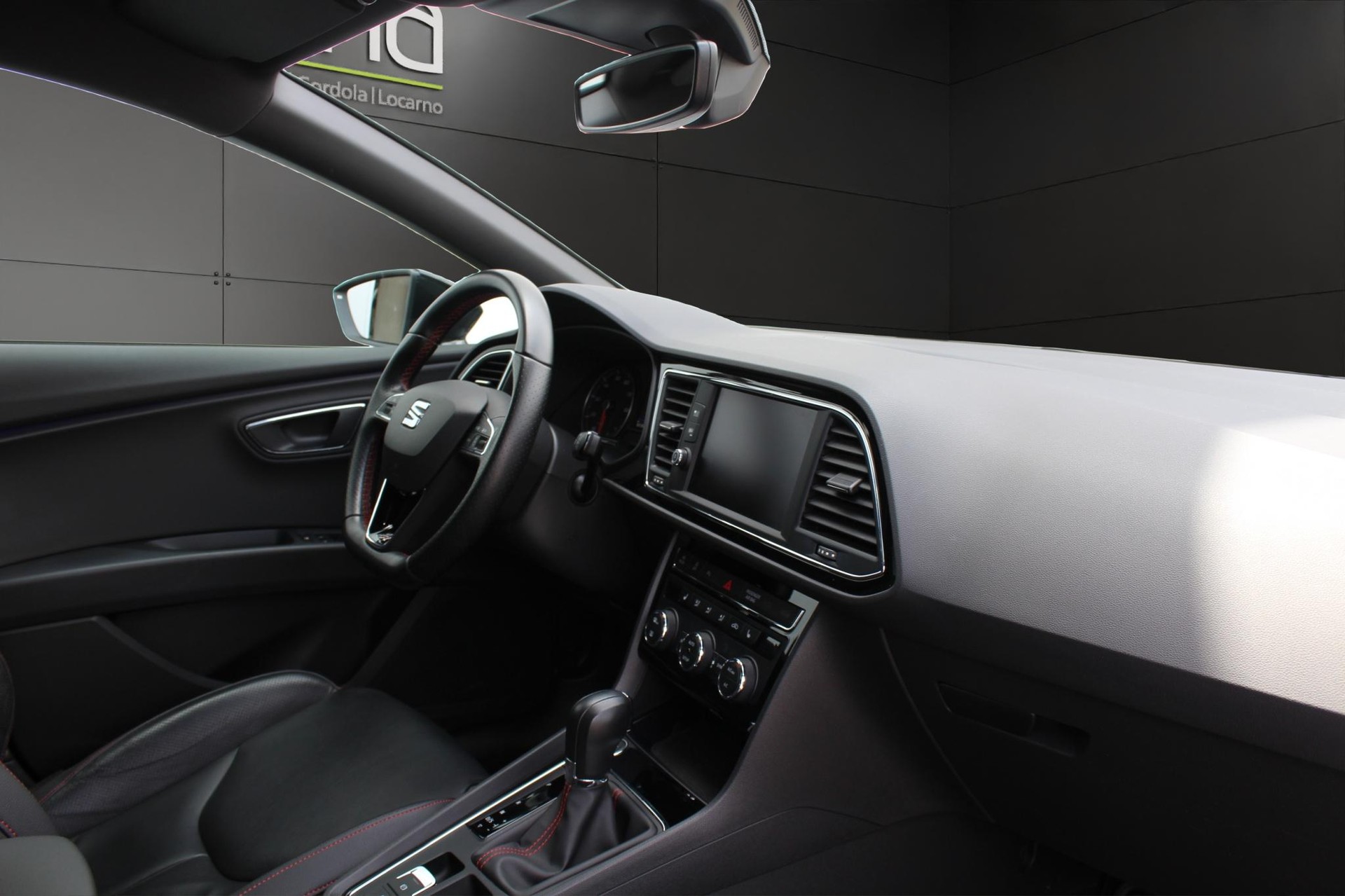 SEAT Leon 2.0 TSI FR DSG-image-8