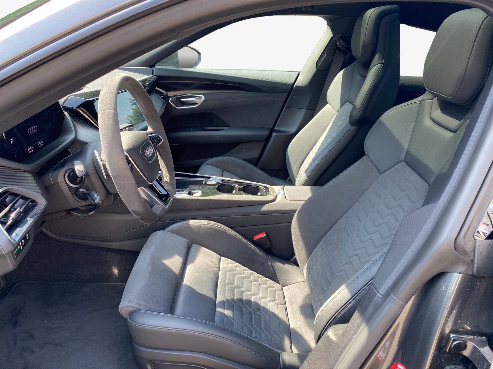 AUDI e-tron GT quattro-image-7