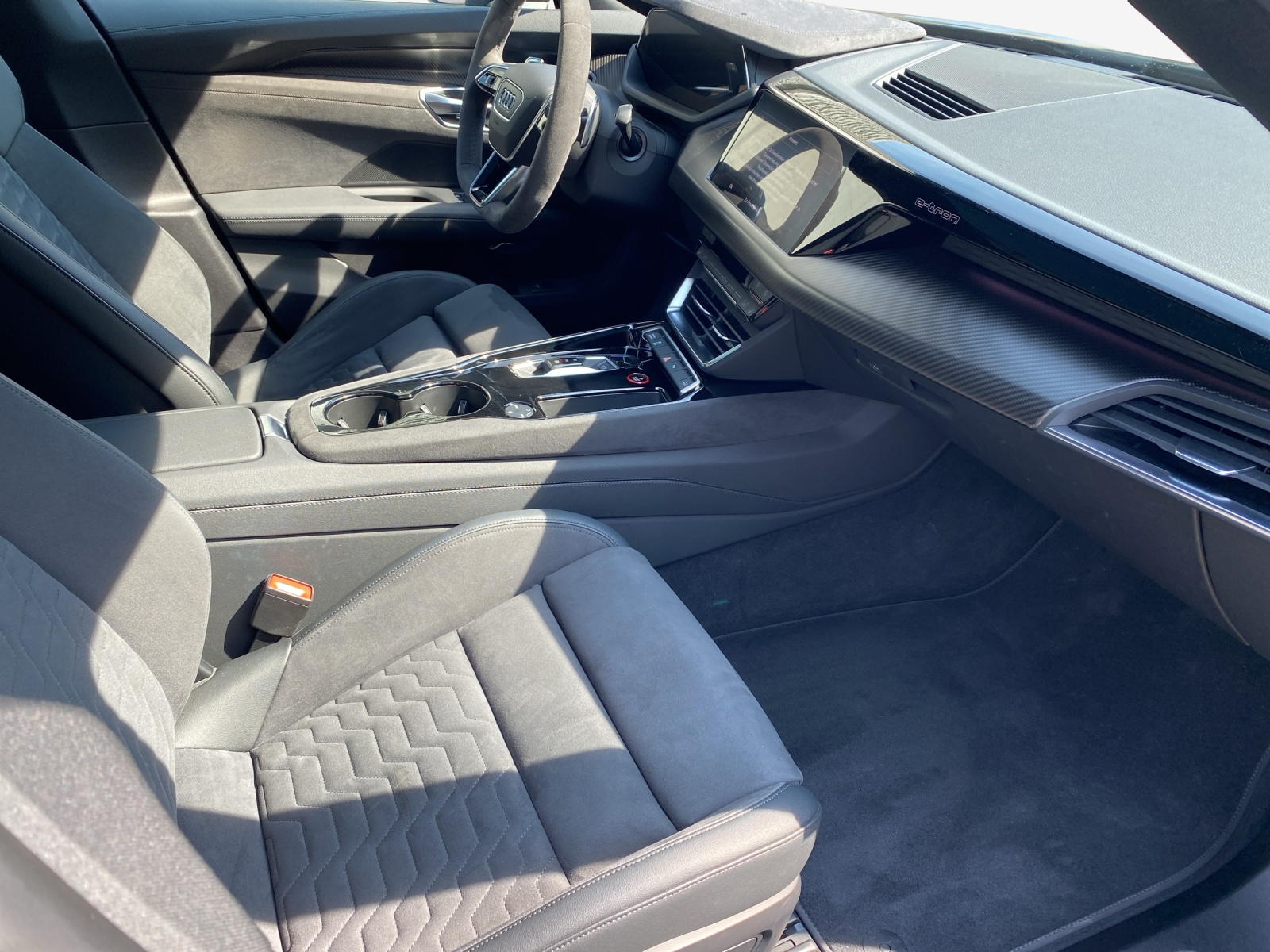 AUDI e-tron GT quattro-image-14