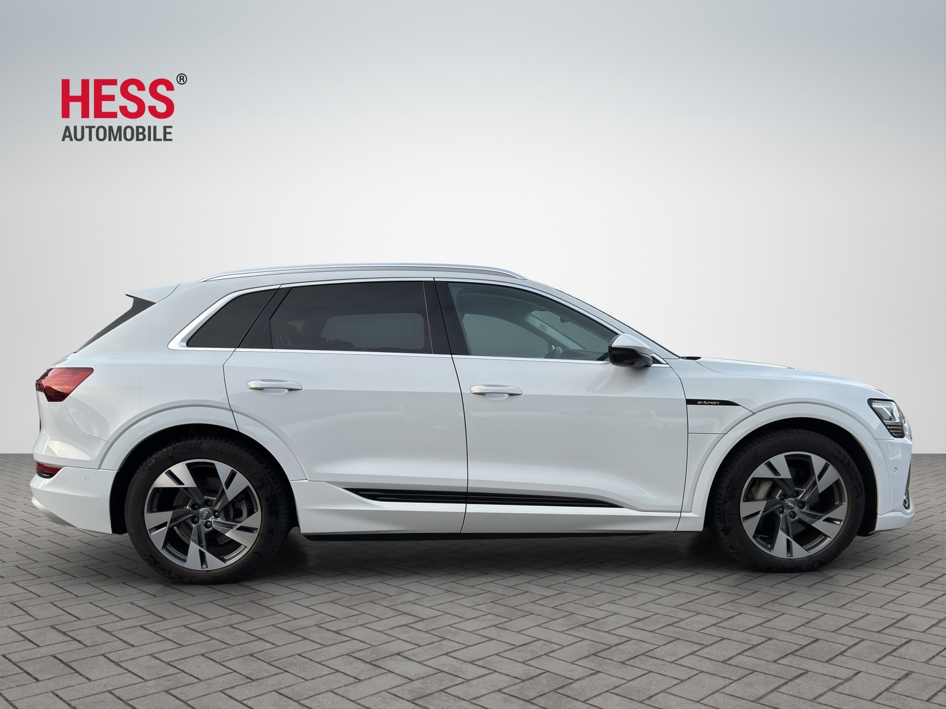 AUDI e-tron 55 S Line quattro-image-7
