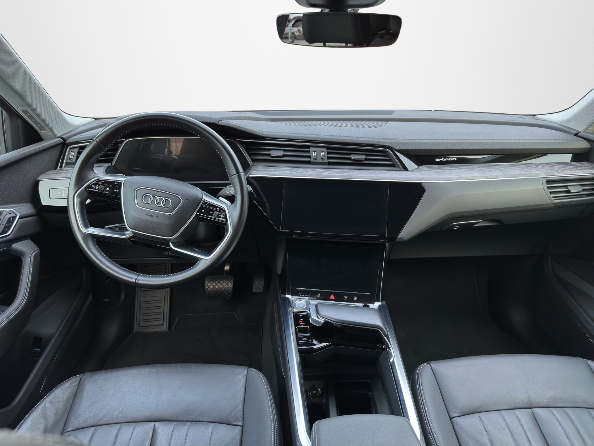 AUDI e-tron 55 S Line quattro-image-12