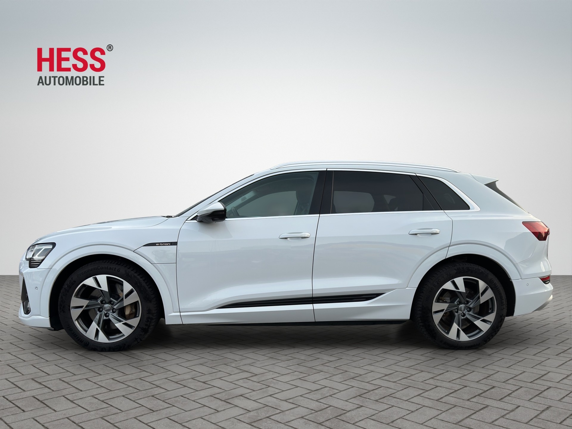 AUDI e-tron 55 S Line quattro-image-3