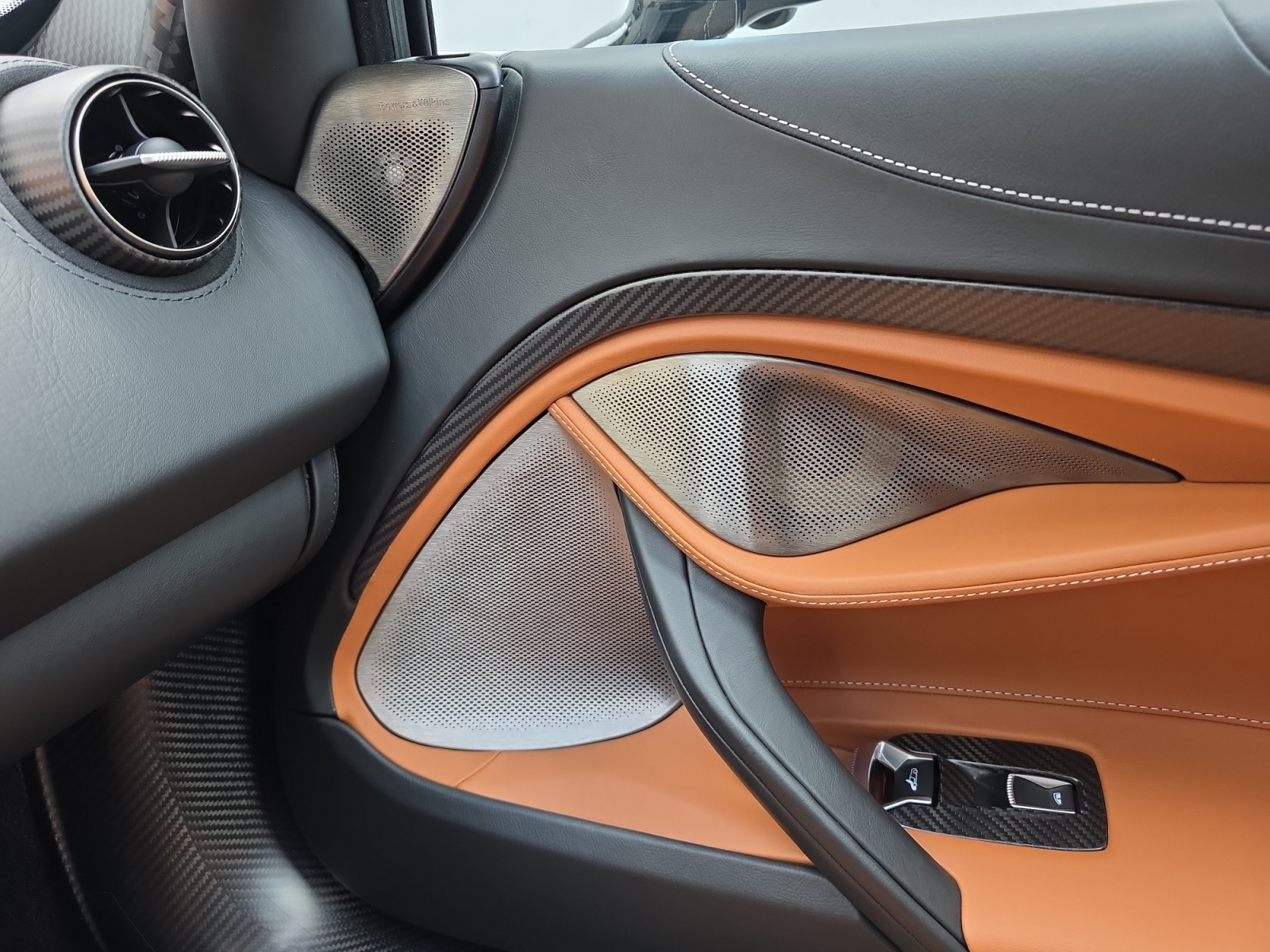 McLAREN 720S Coupé Luxury 4.0 V8 SSG-image-24