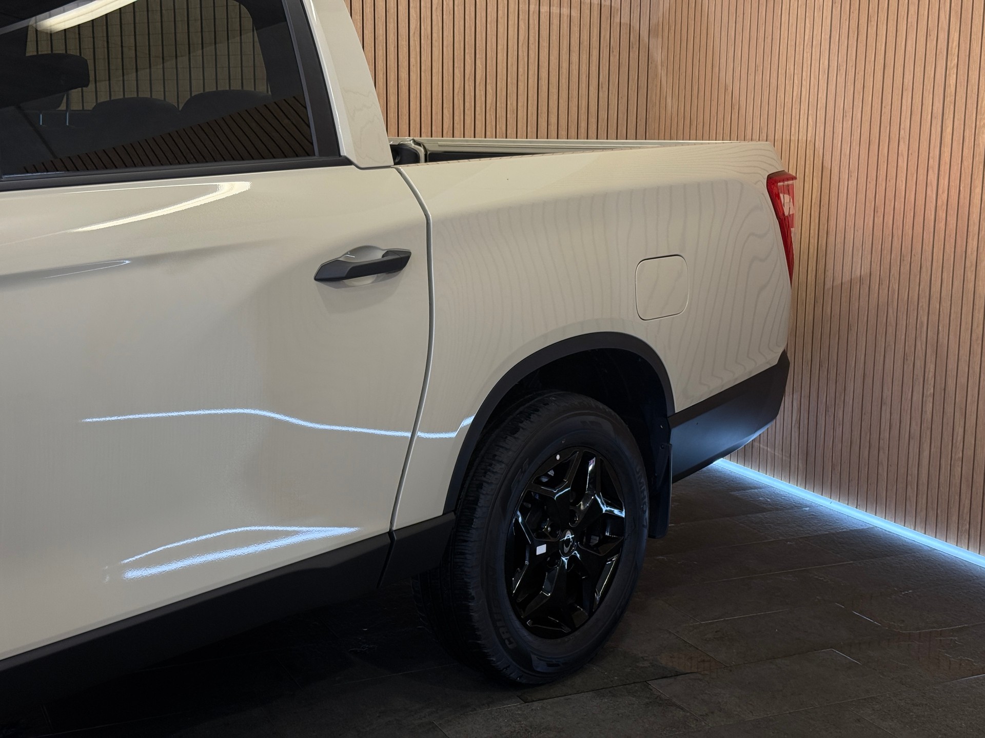 KGM-SsangYong Grand Musso 2.2 Blackline 4WD A *Facelift*-showroom-element-2