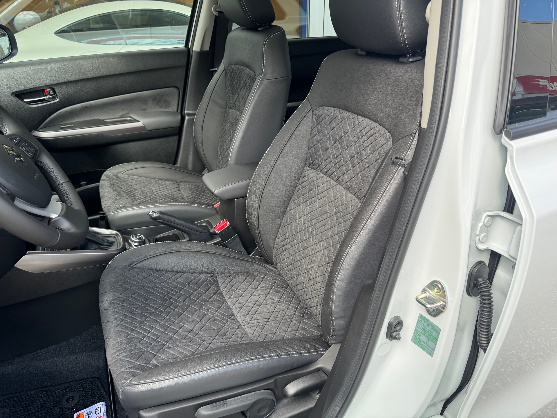 SUZUKI Vitara 1.4 Boosterjet Compact Top 4x4 Hybrid Automatic-image-5