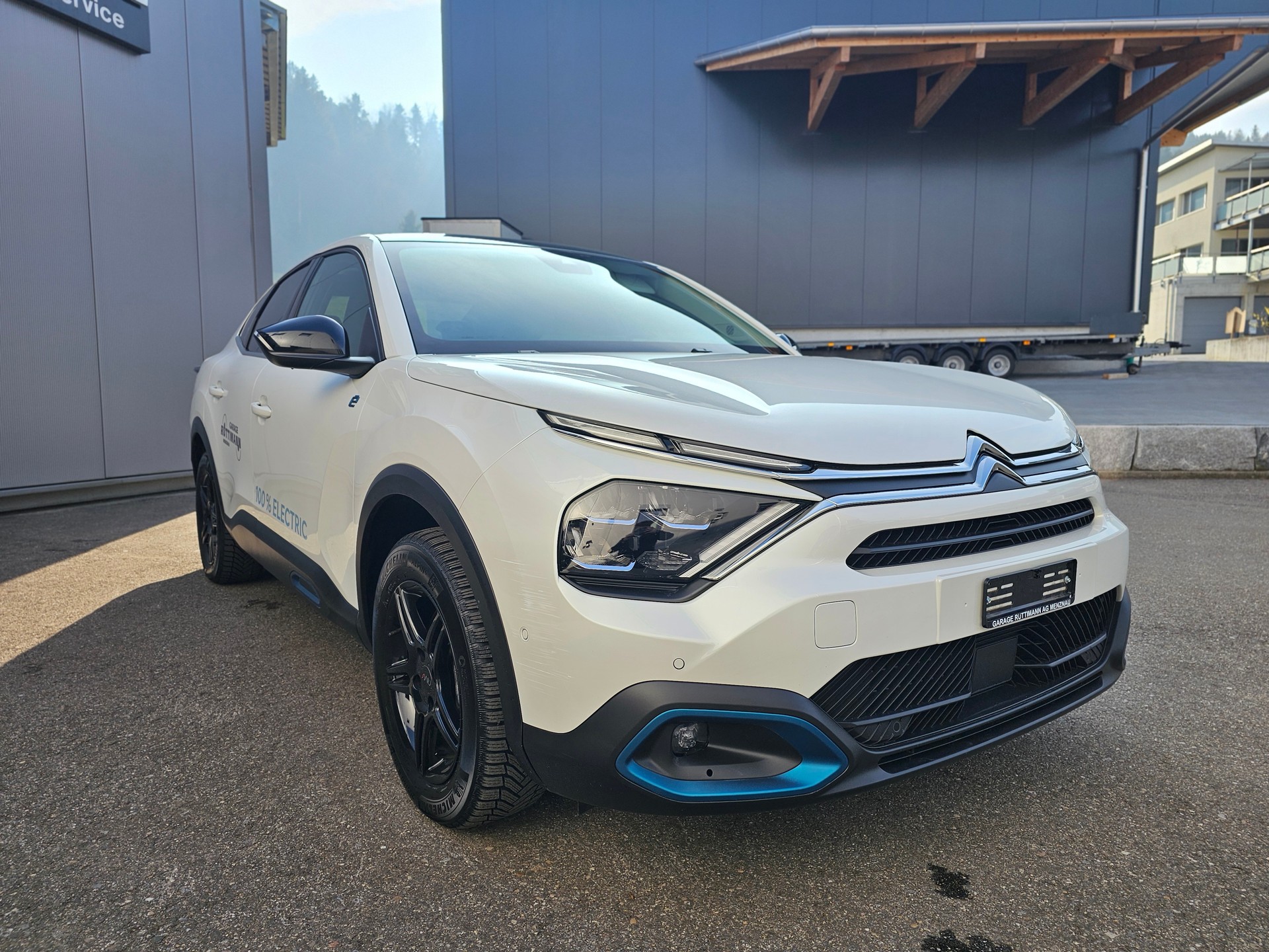 CITROEN C4 X 100 kW Shine-image-1