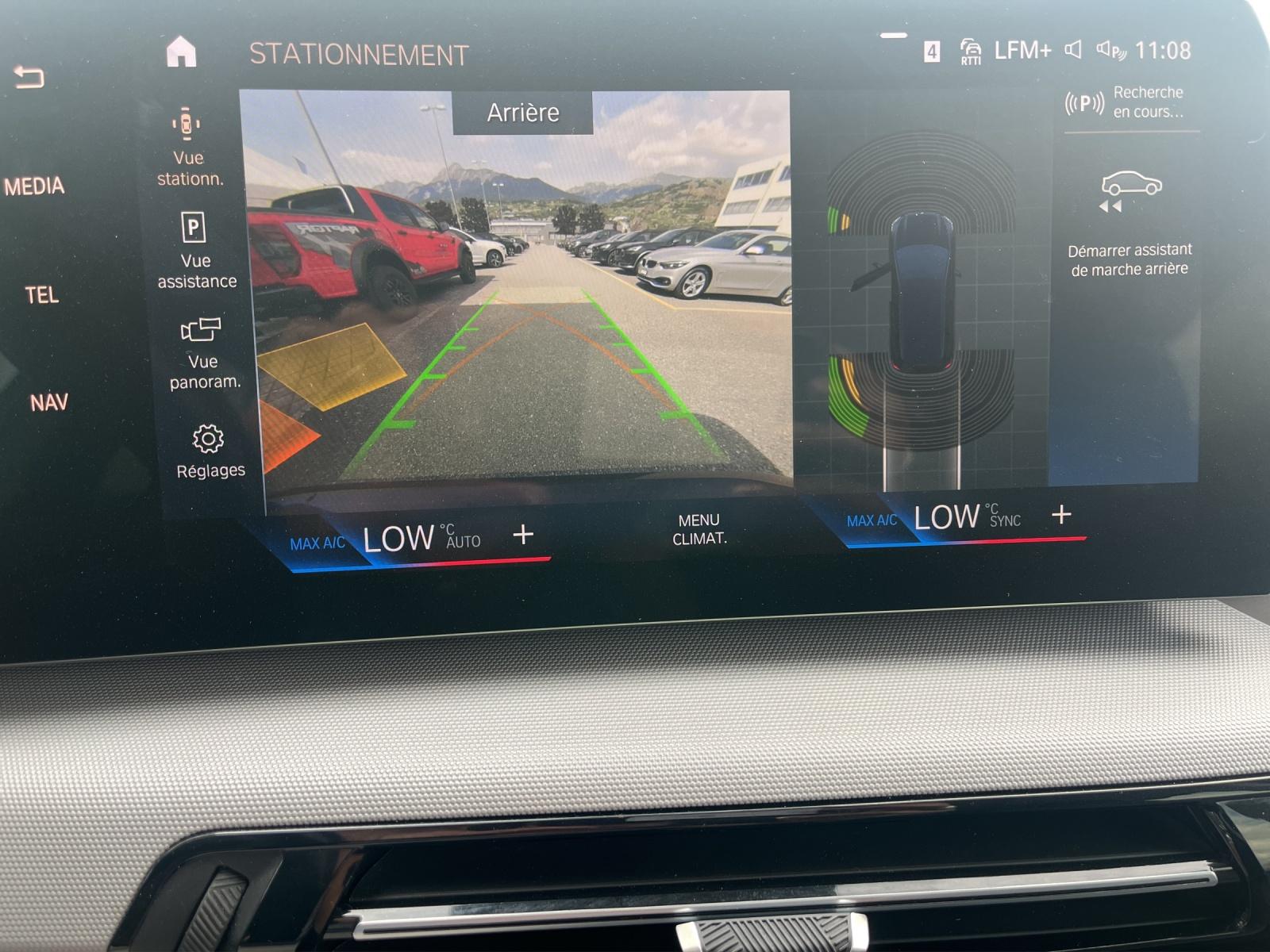 BMW 218d Active Tourer-image-16